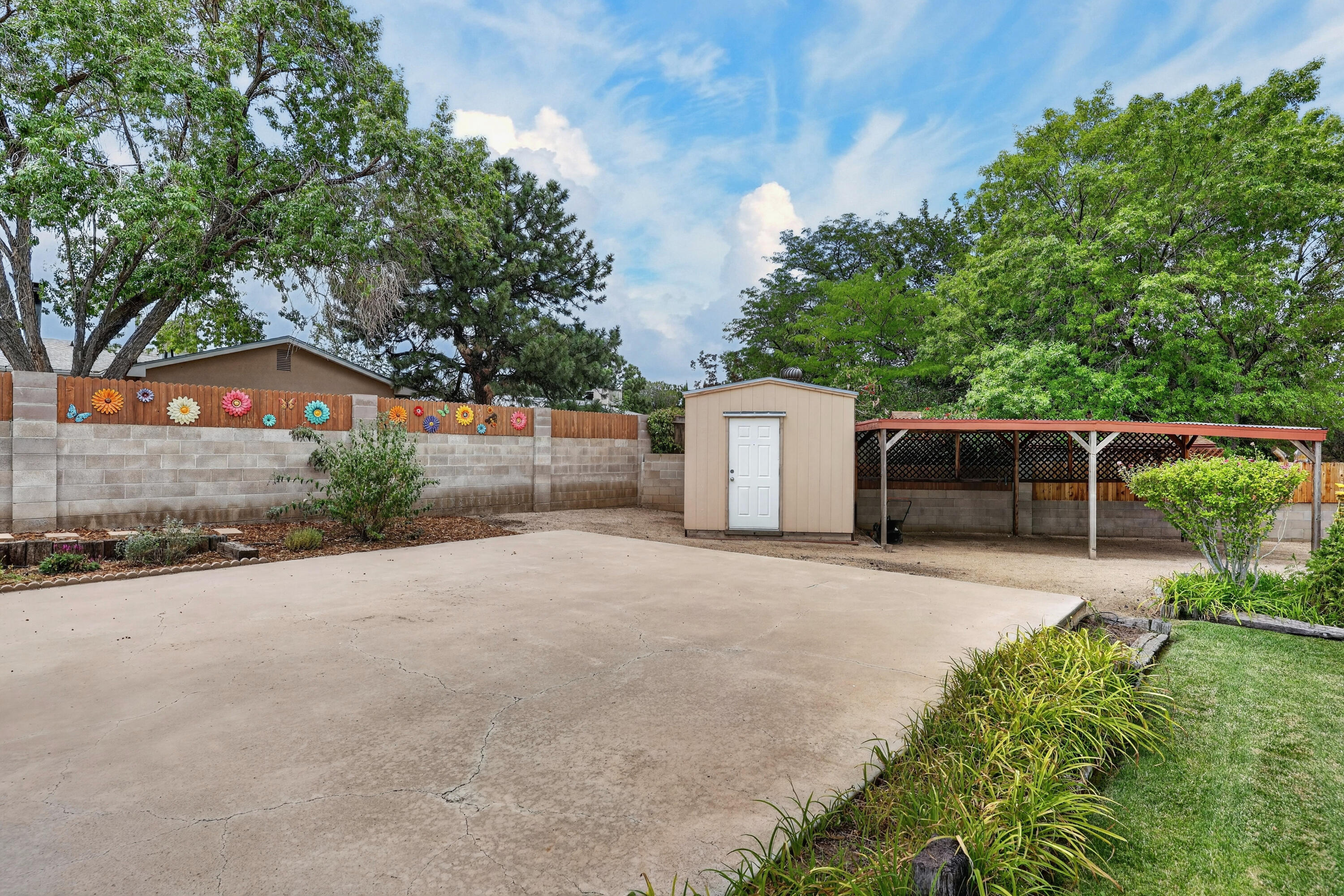 4712 Oahu Drive NE