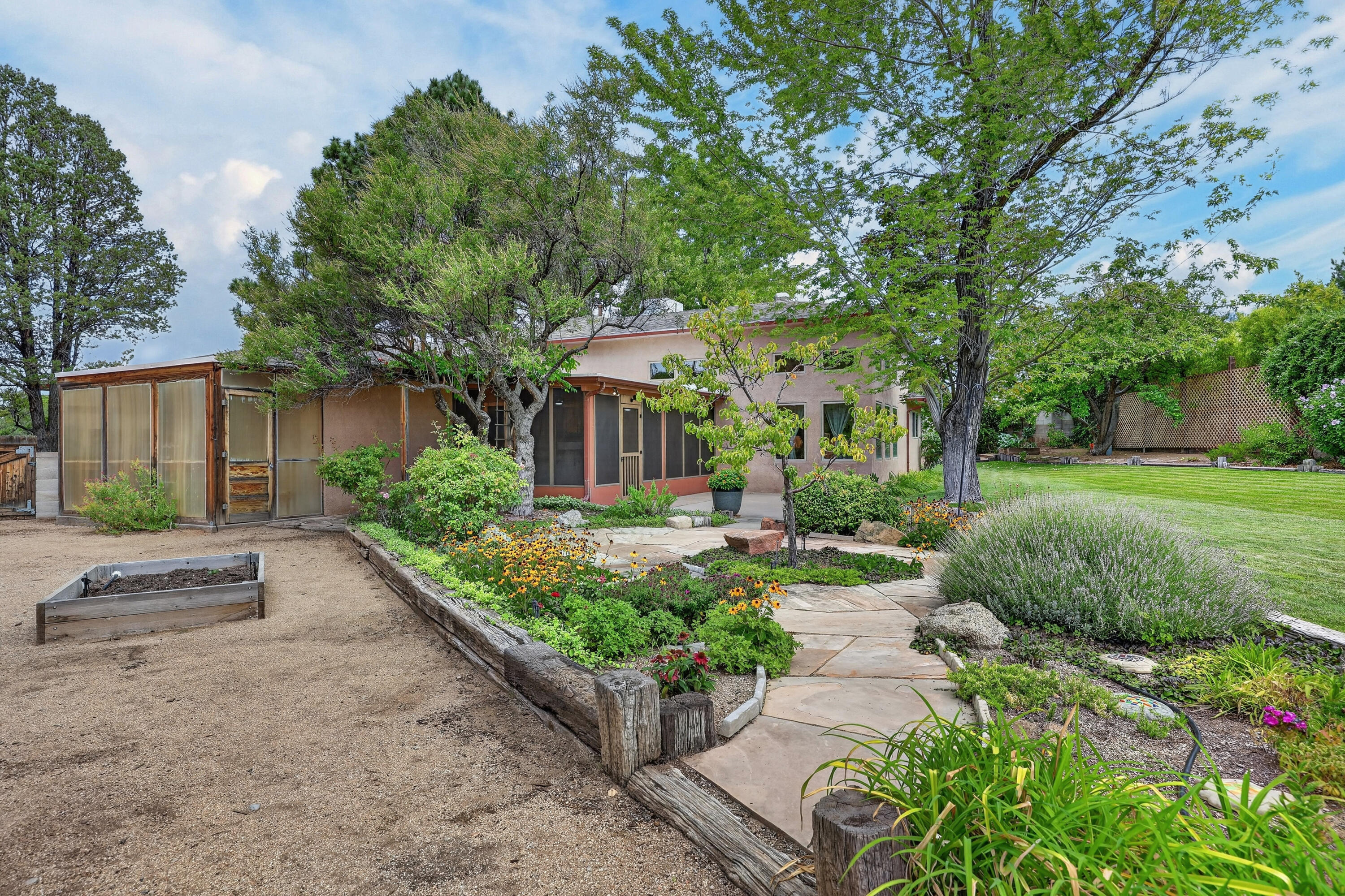 4712 Oahu Drive NE