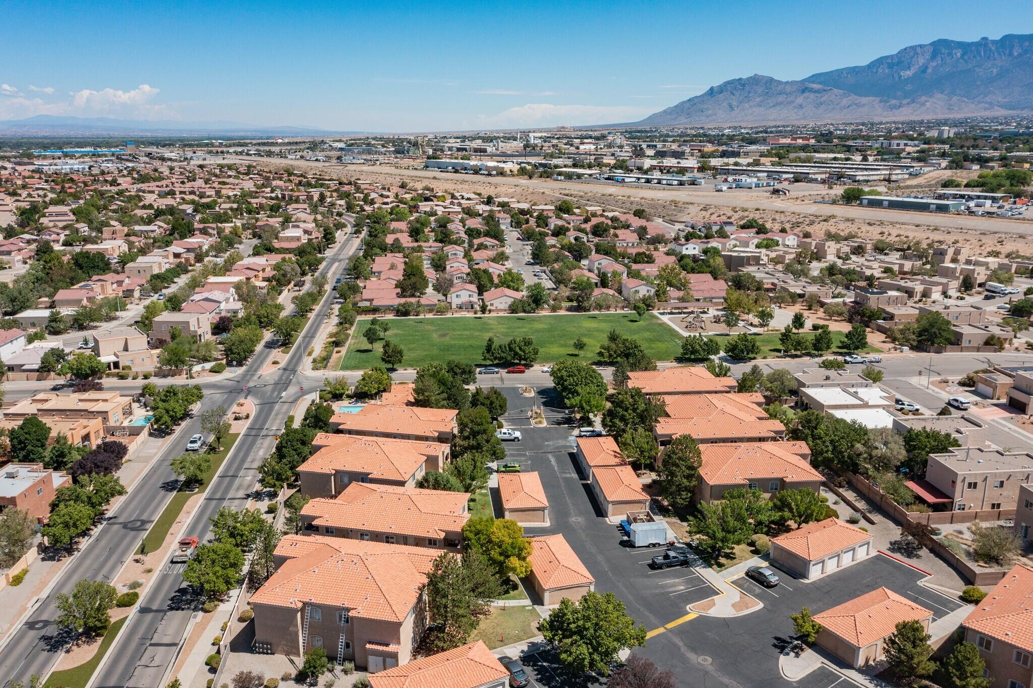 1304 Villa Campo NE