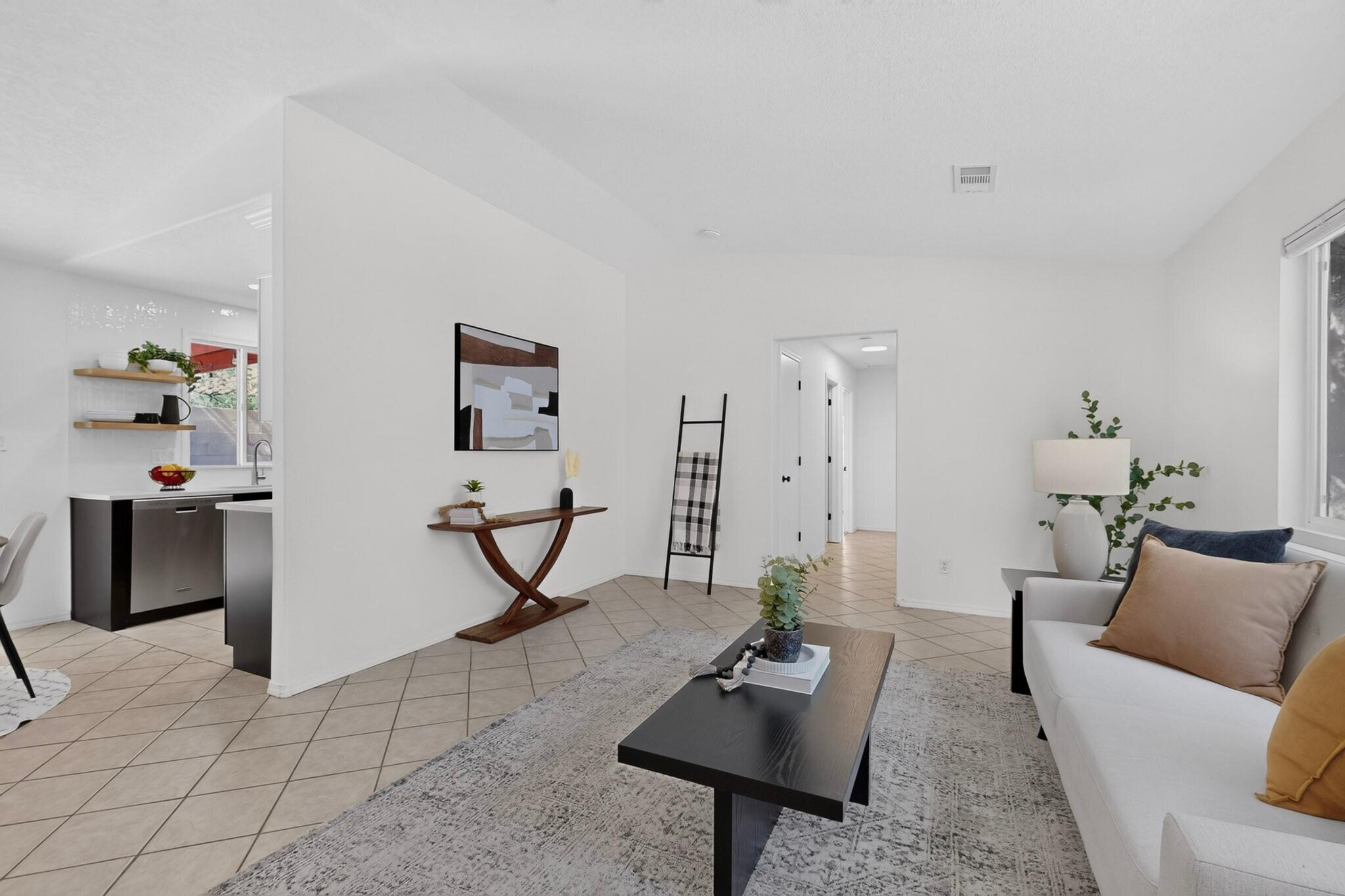 1304 Villa Campo NE