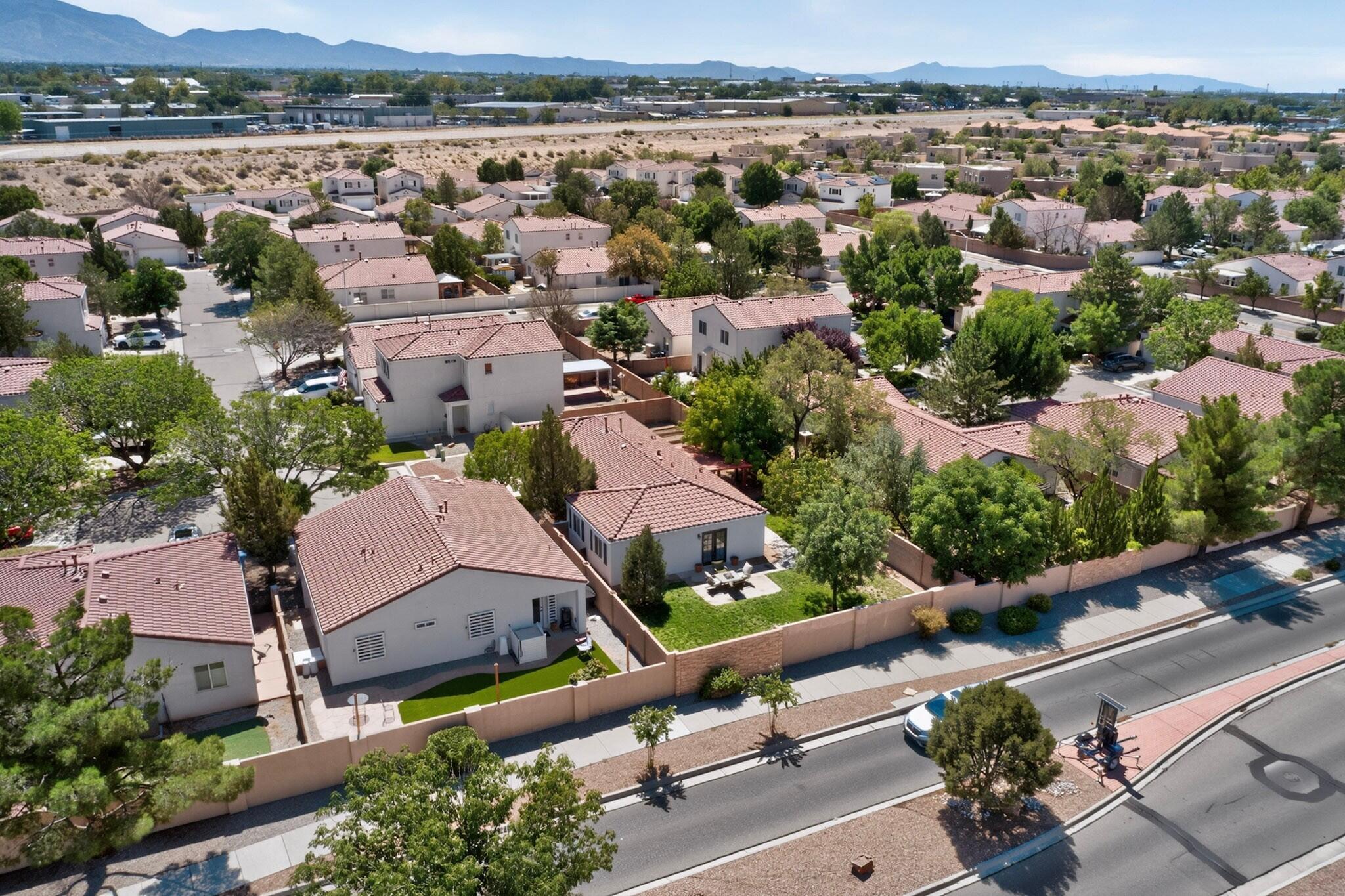 1304 Villa Campo NE