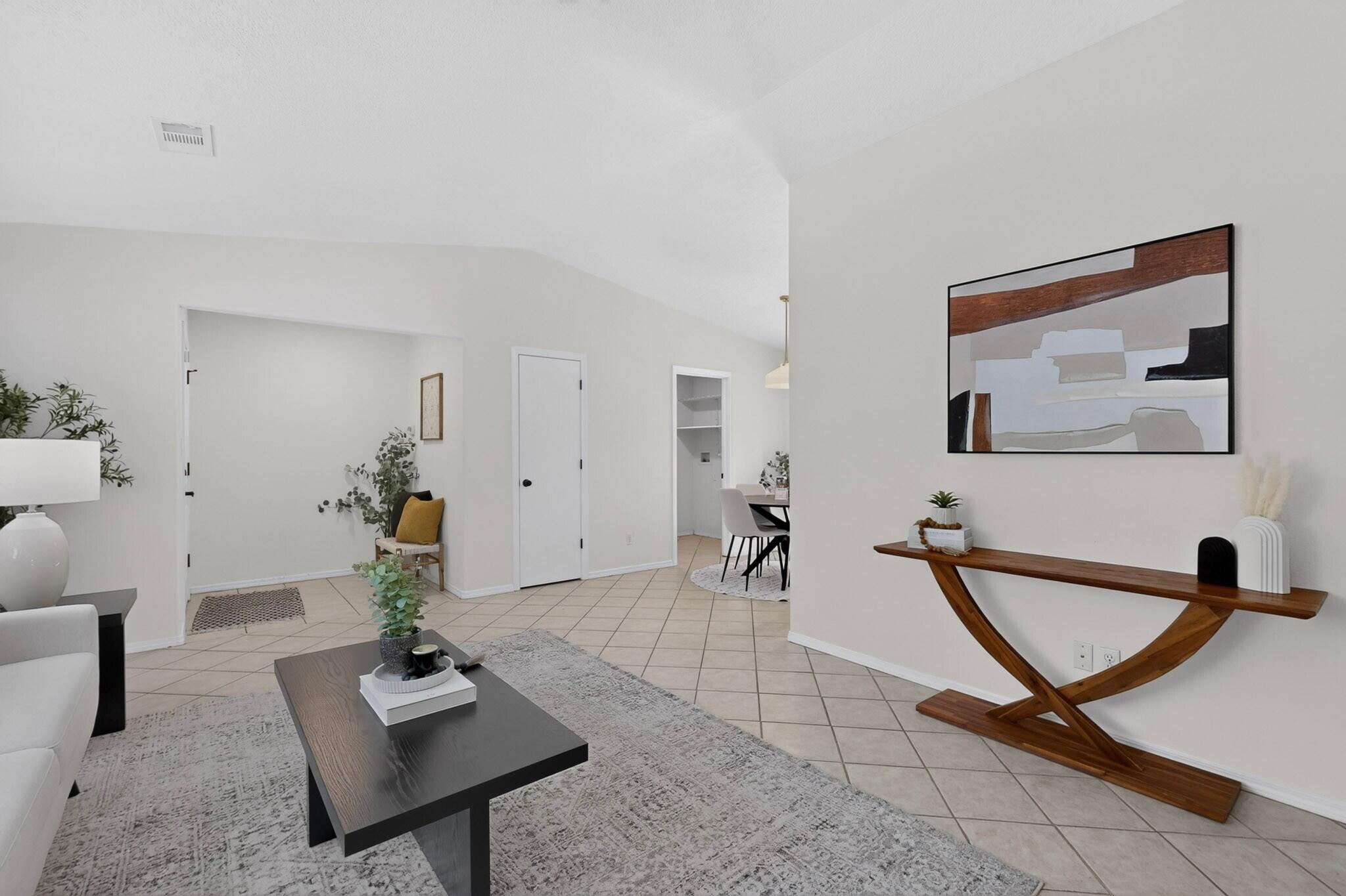 1304 Villa Campo NE