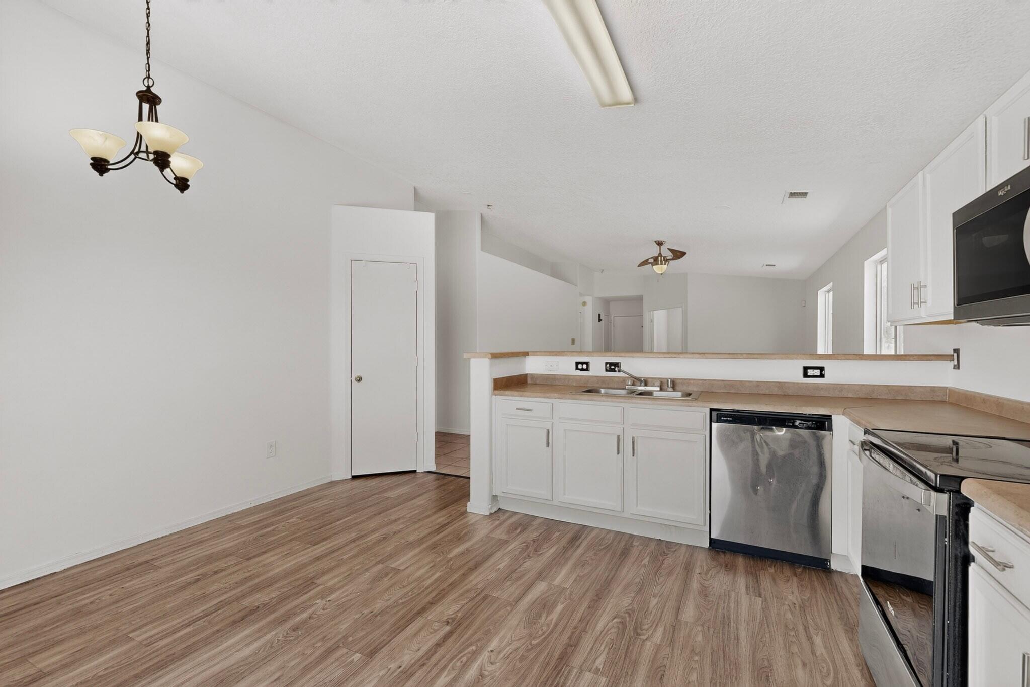 928 Tanager Drive SW
