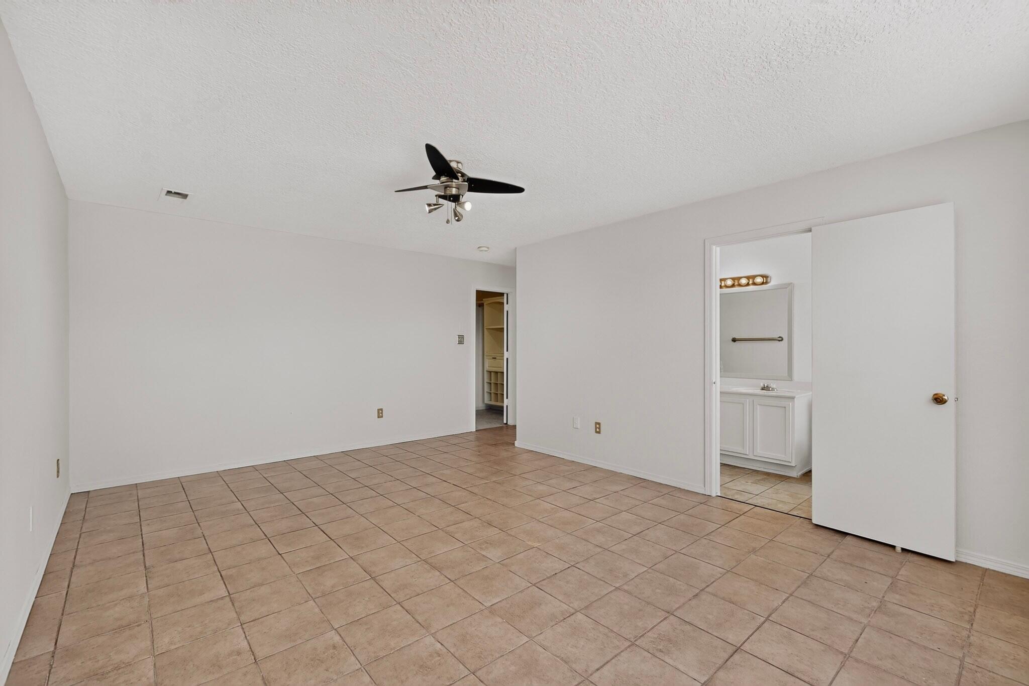 928 Tanager Drive SW
