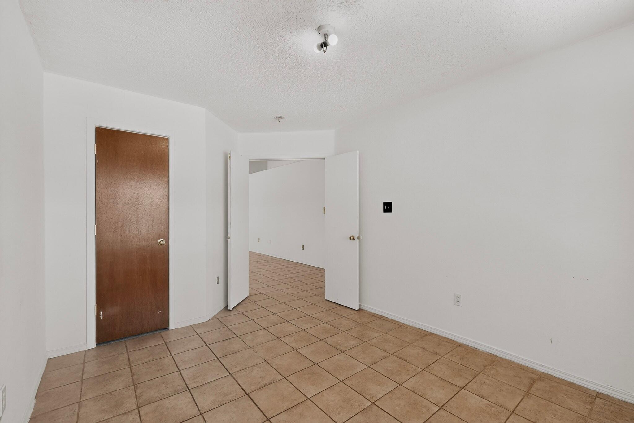 928 Tanager Drive SW