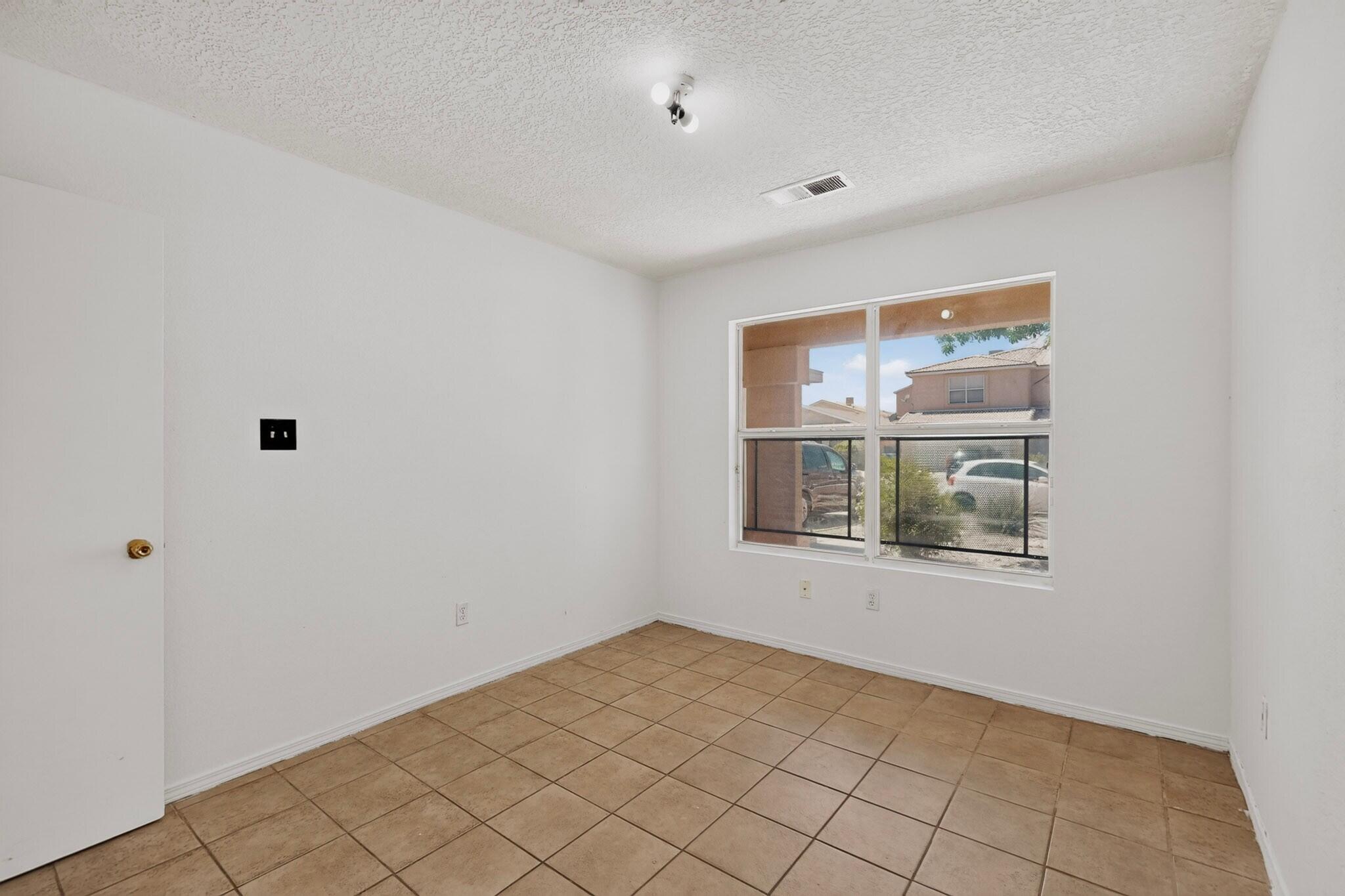928 Tanager Drive SW