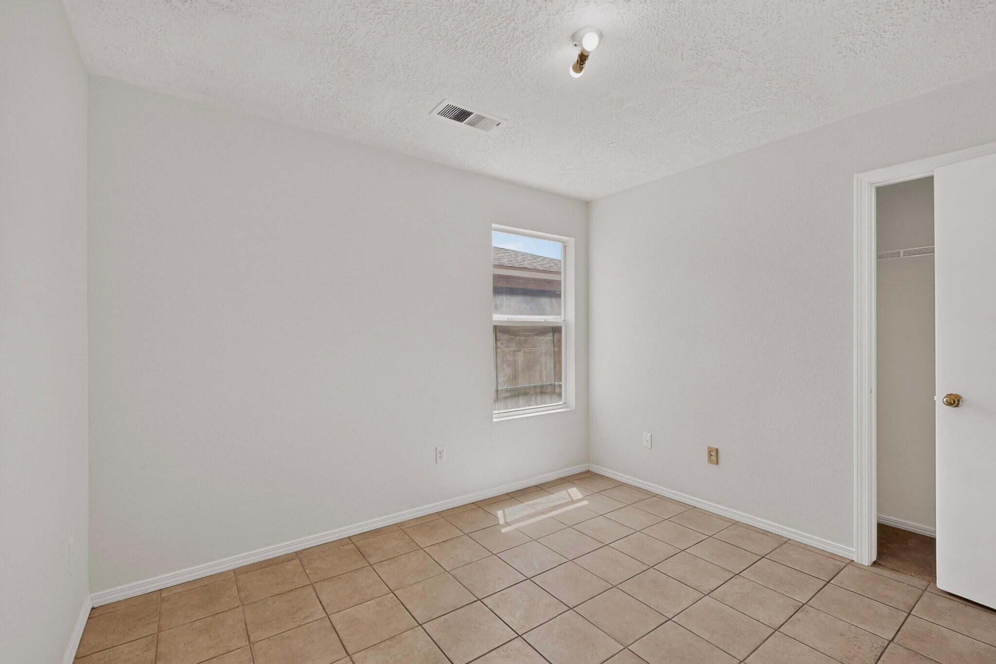 928 Tanager Drive SW
