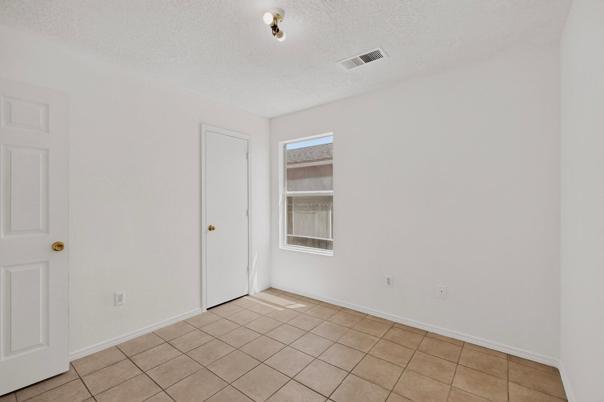 928 Tanager Drive SW