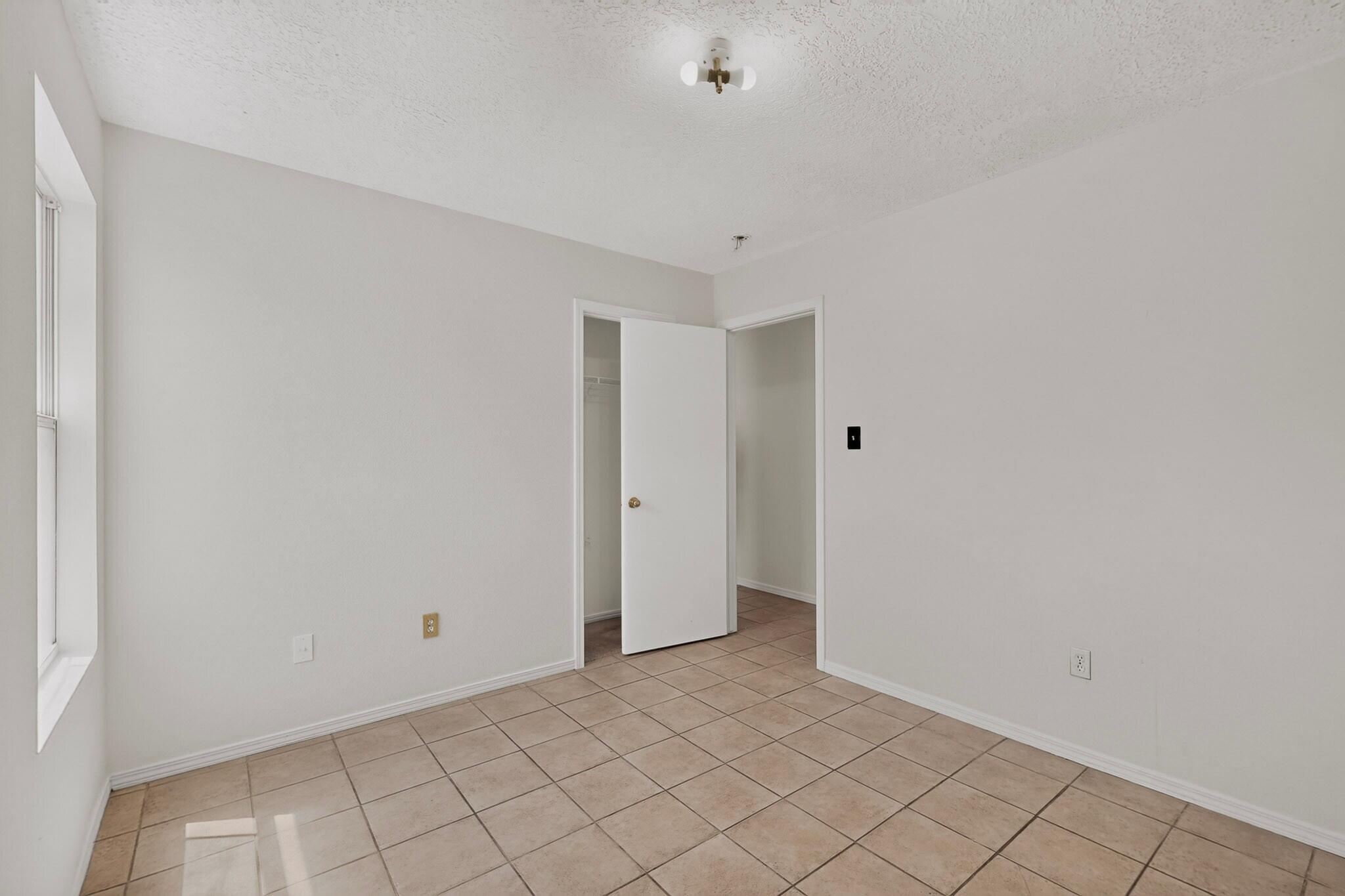 928 Tanager Drive SW