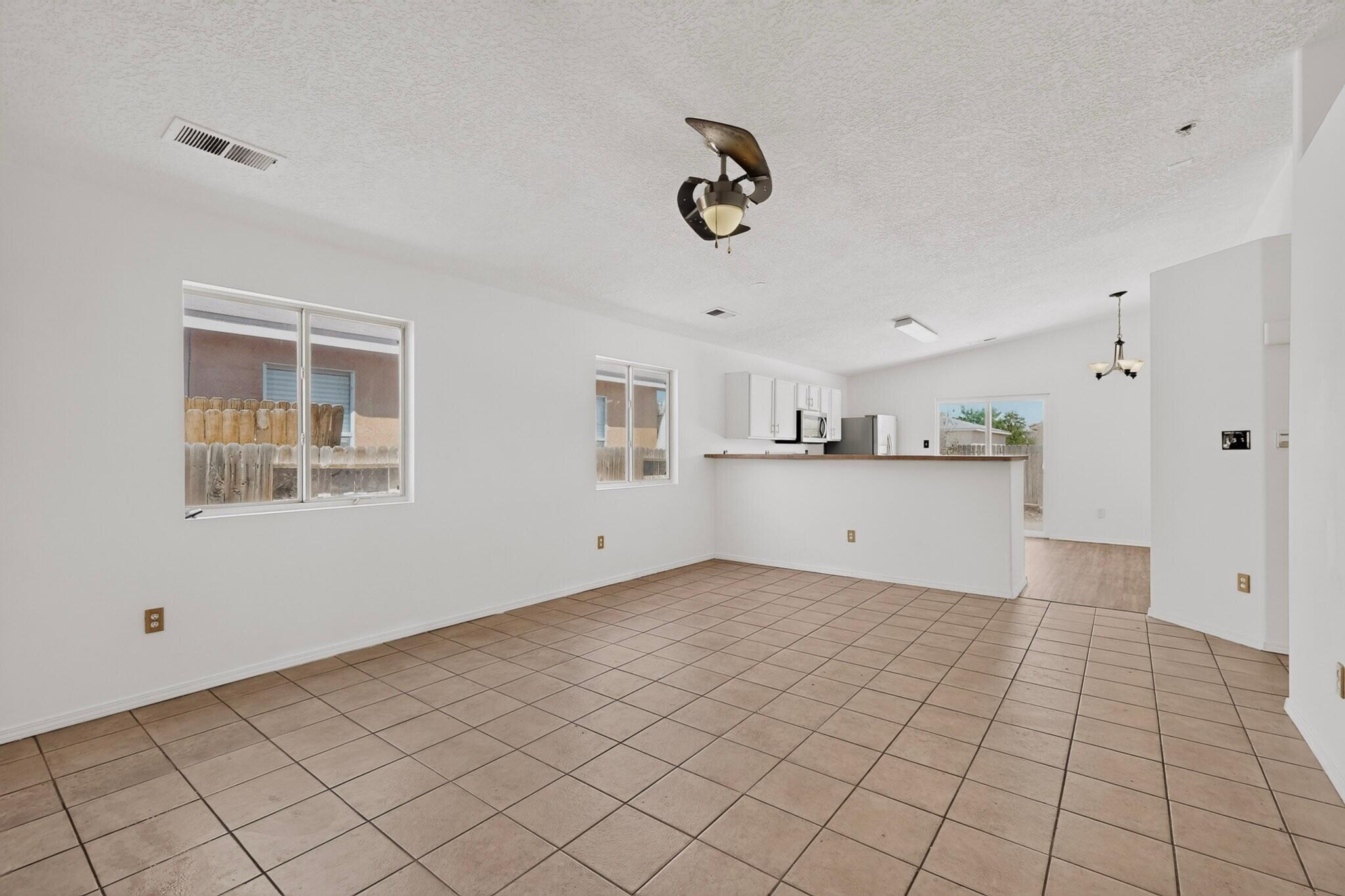 928 Tanager Drive SW