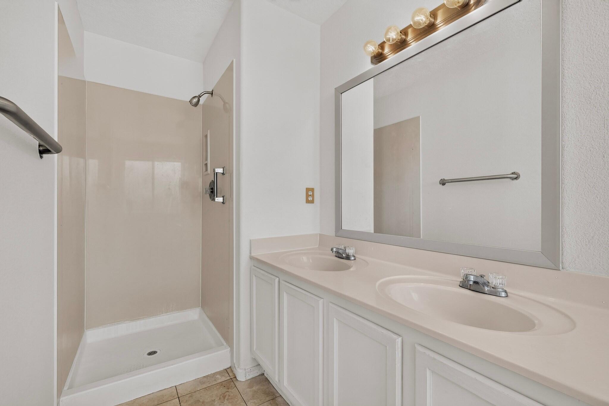 928 Tanager Drive SW