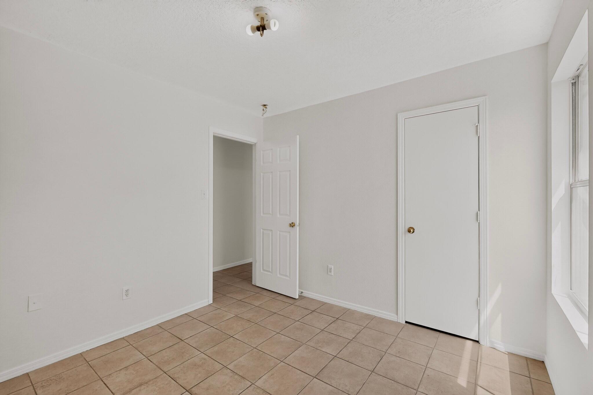 928 Tanager Drive SW