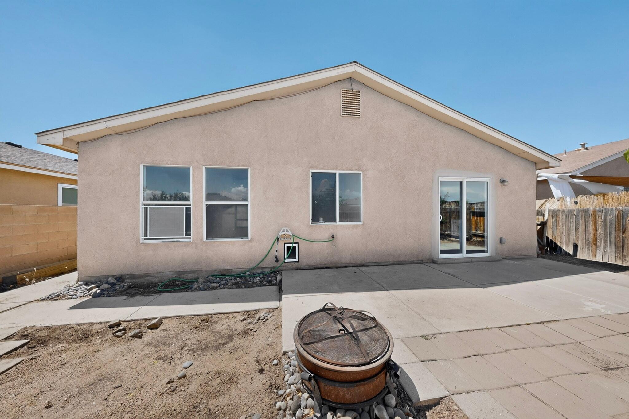 928 Tanager Drive SW