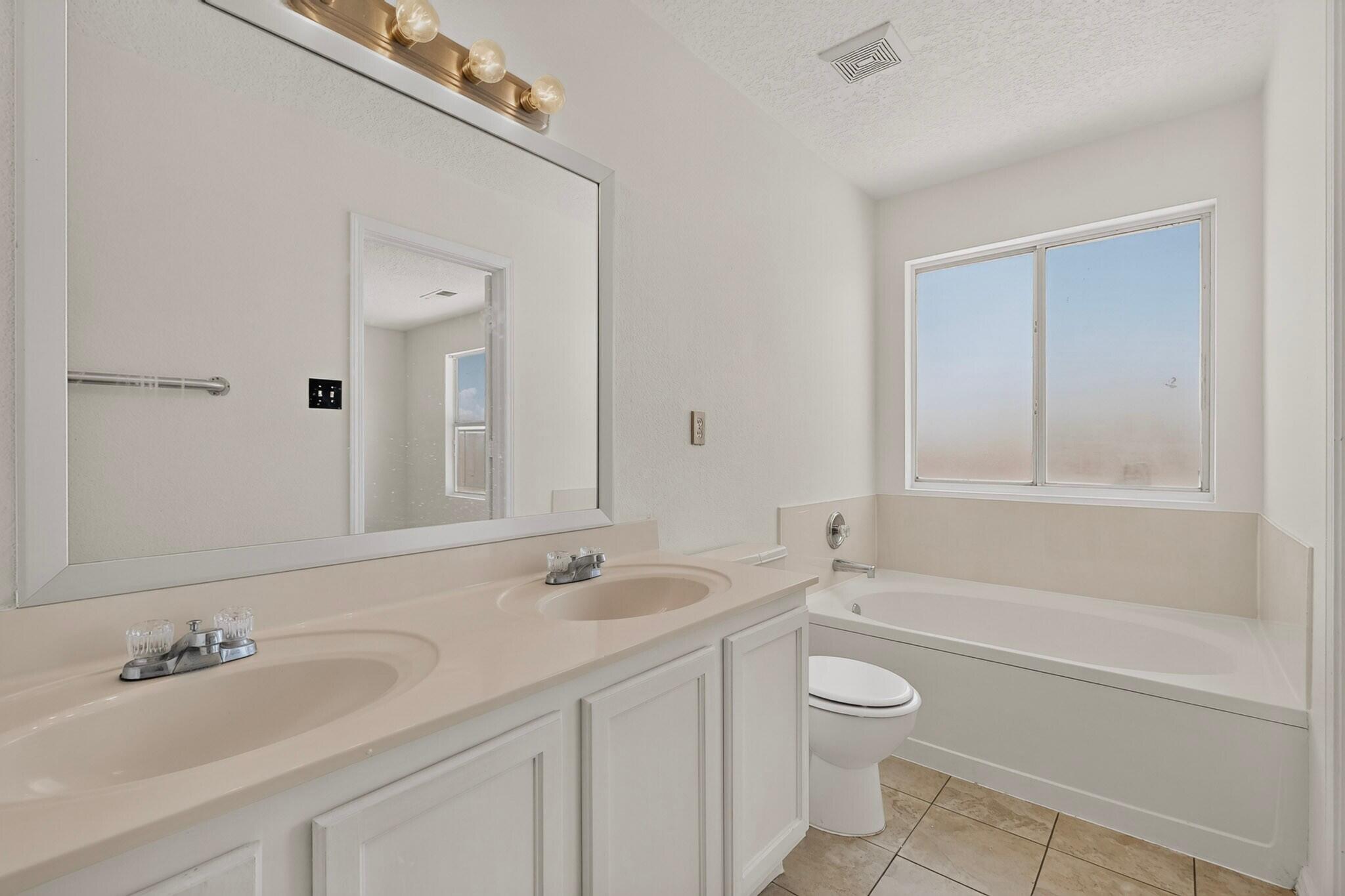928 Tanager Drive SW
