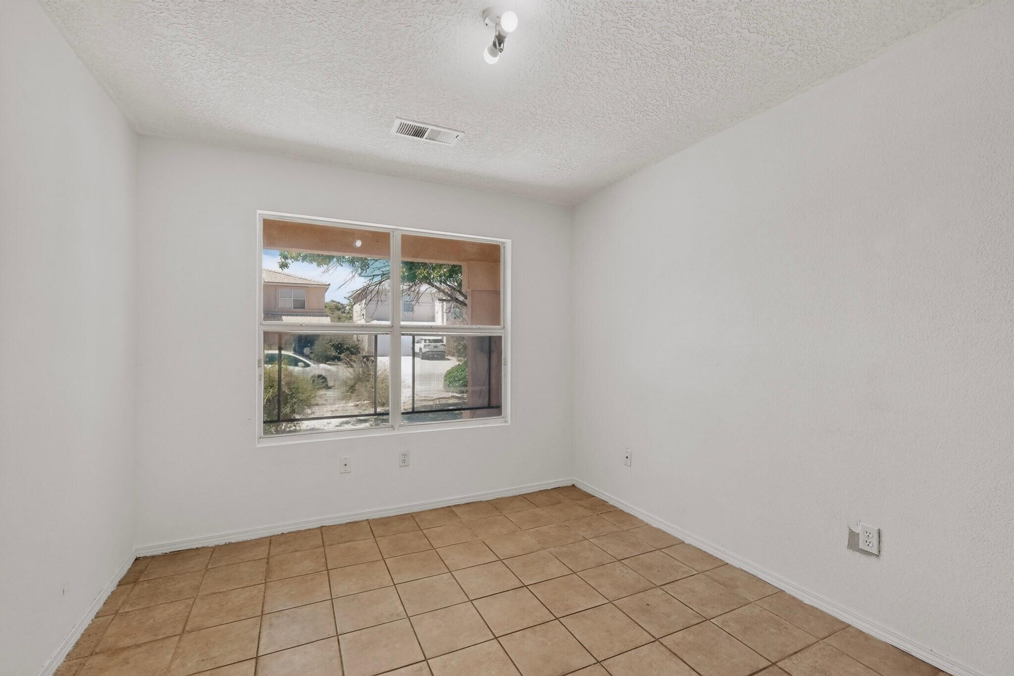 928 Tanager Drive SW