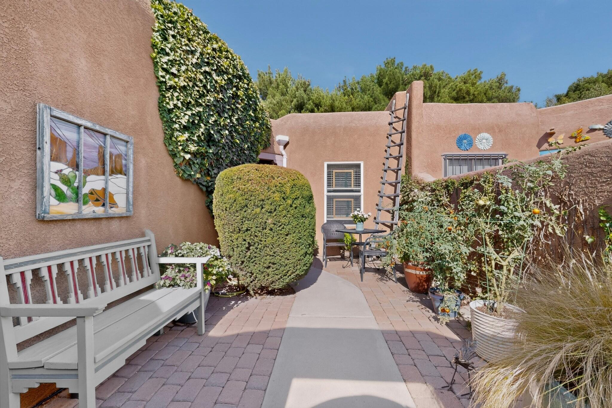 6603 Las Casitas Court NW