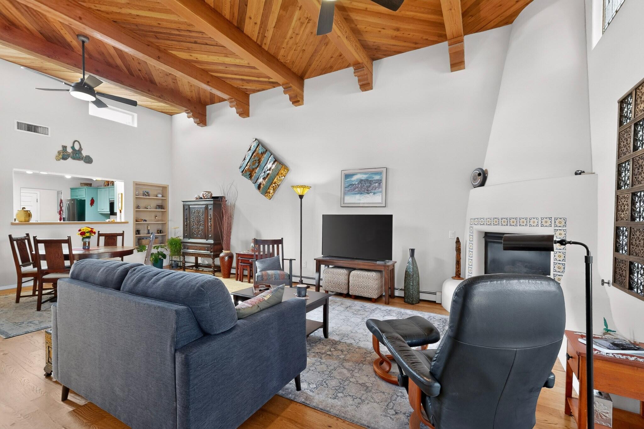 6603 Las Casitas Court NW