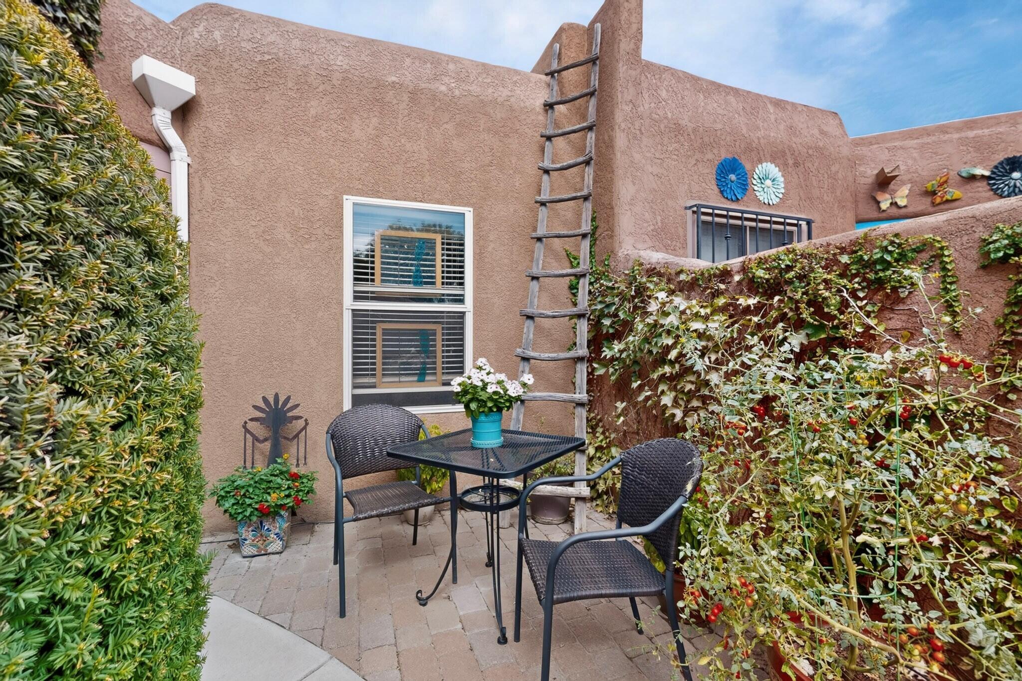 6603 Las Casitas Court NW