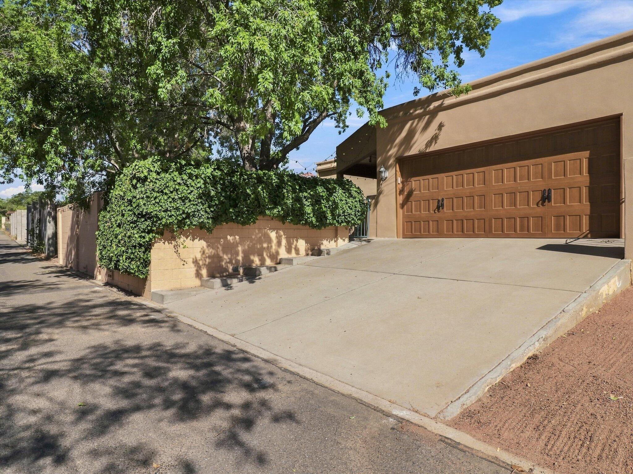 7516 Parkwood Drive NW