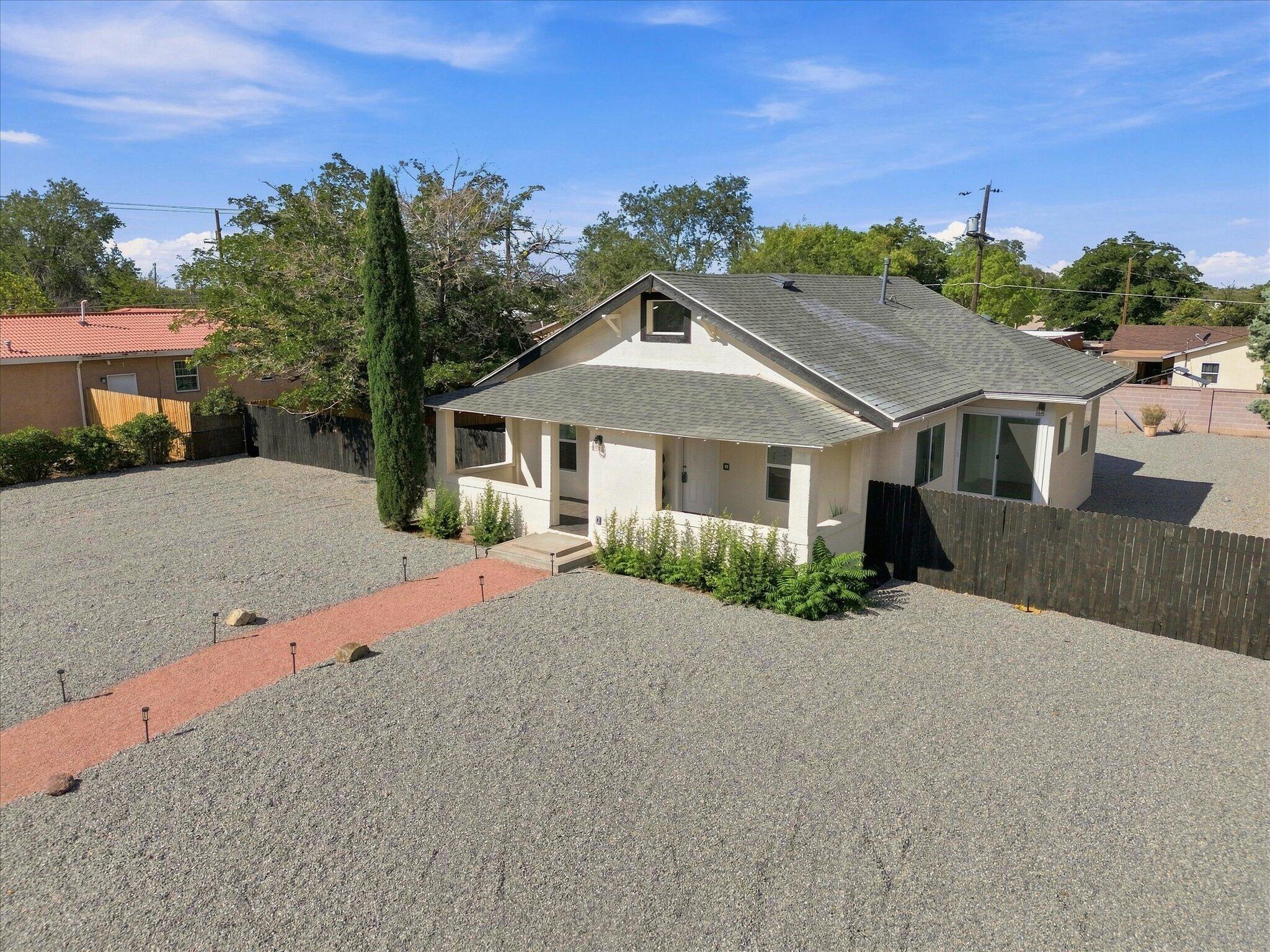 233 E Maxine Street NE
