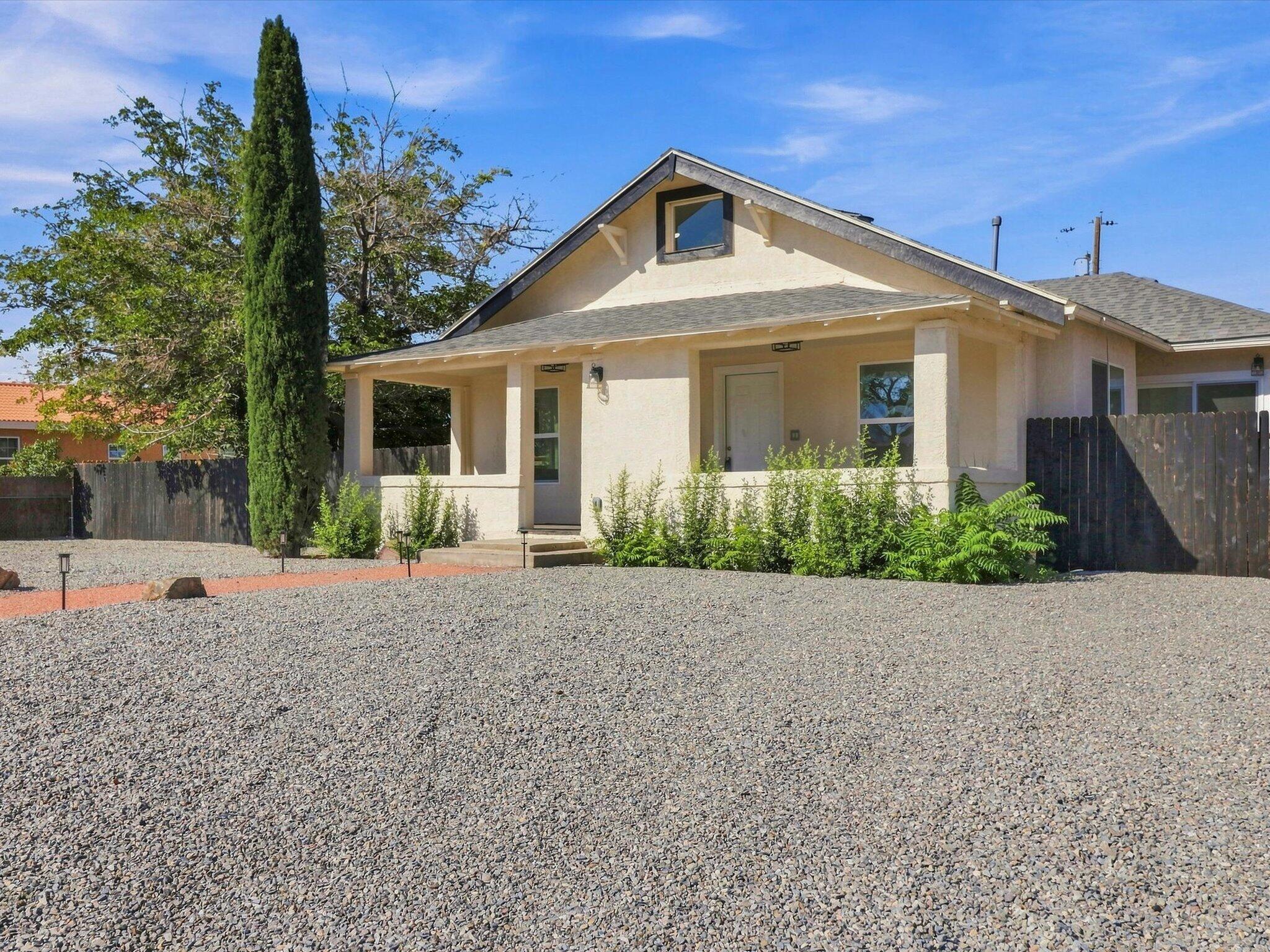 233 E Maxine Street NE