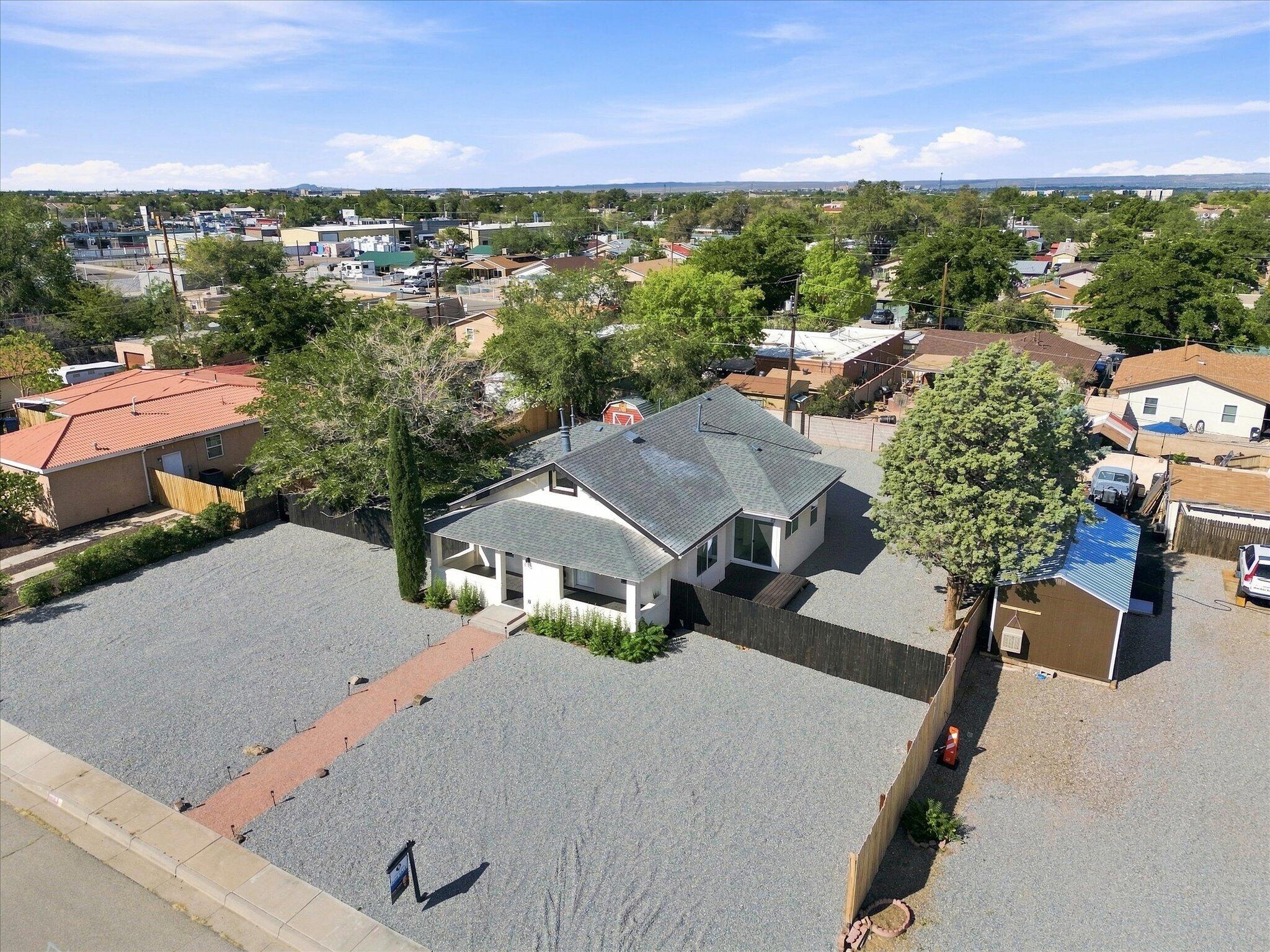 233 E Maxine Street NE
