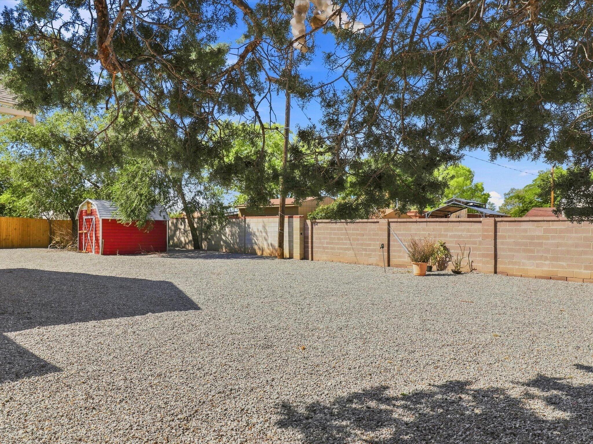 233 E Maxine Street NE