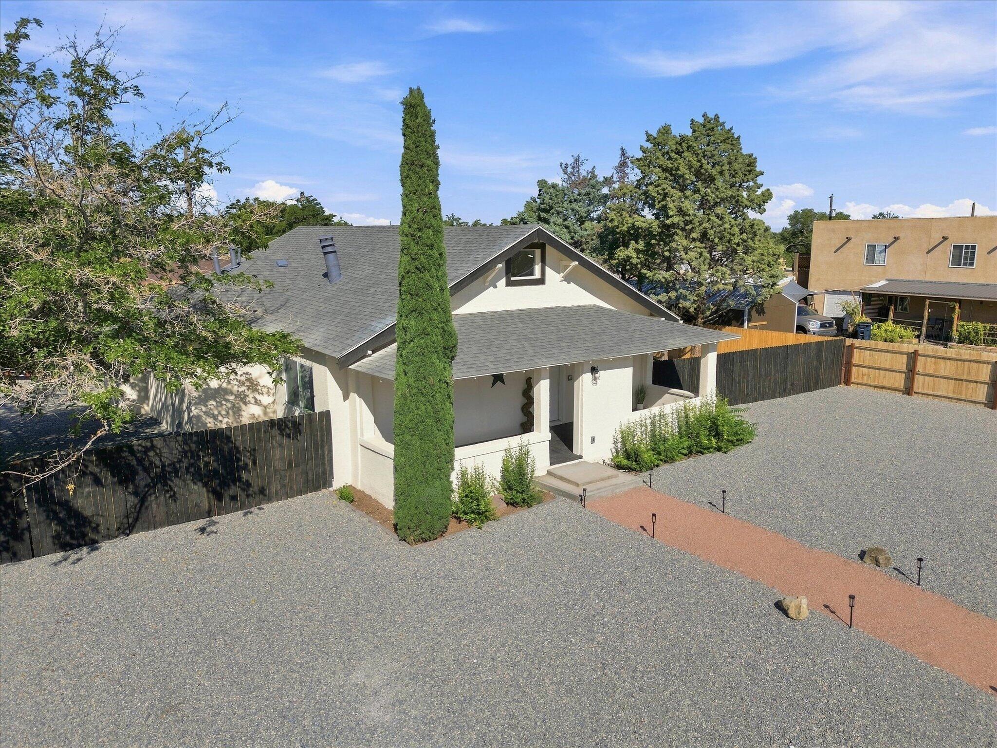 233 E Maxine Street NE