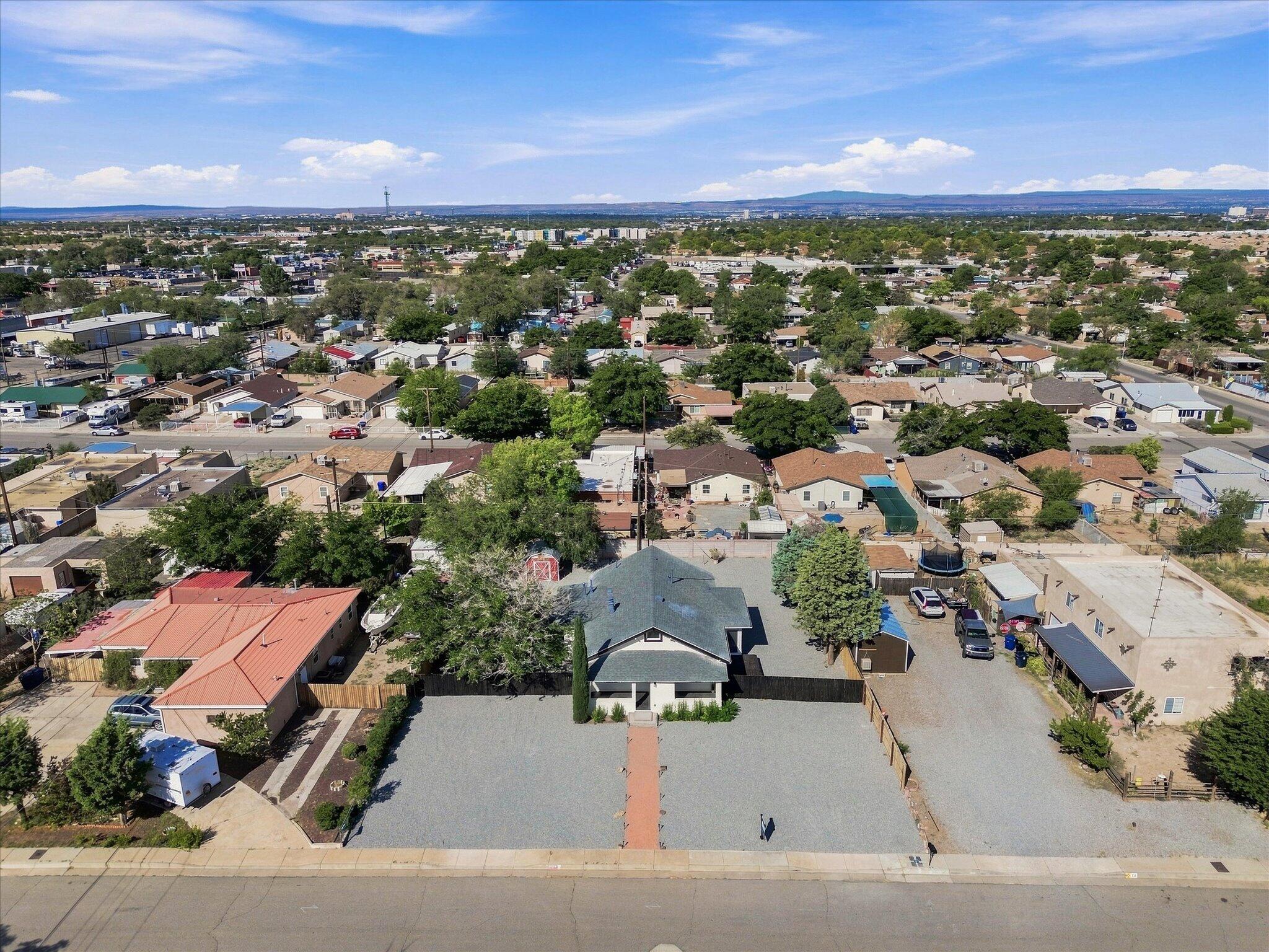 233 E Maxine Street NE