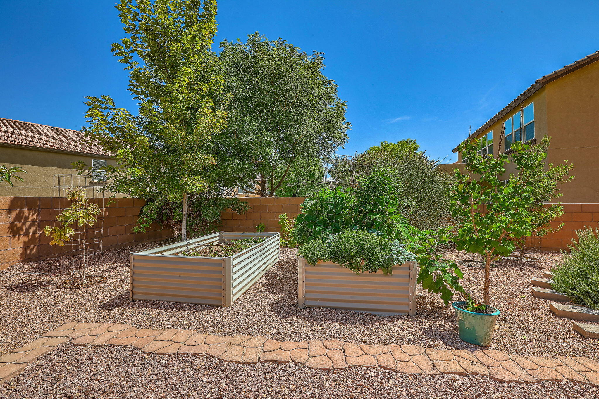 39 Paseo Vista Loop NE