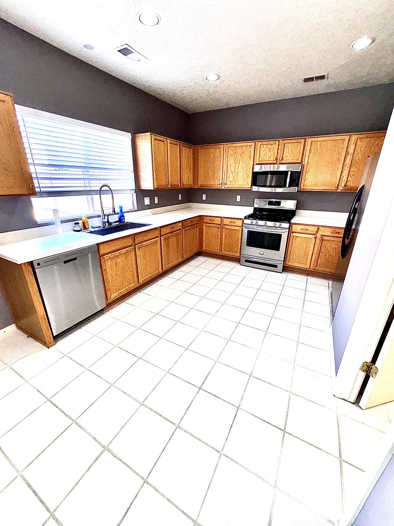 7039 Casa Elena Drive NE