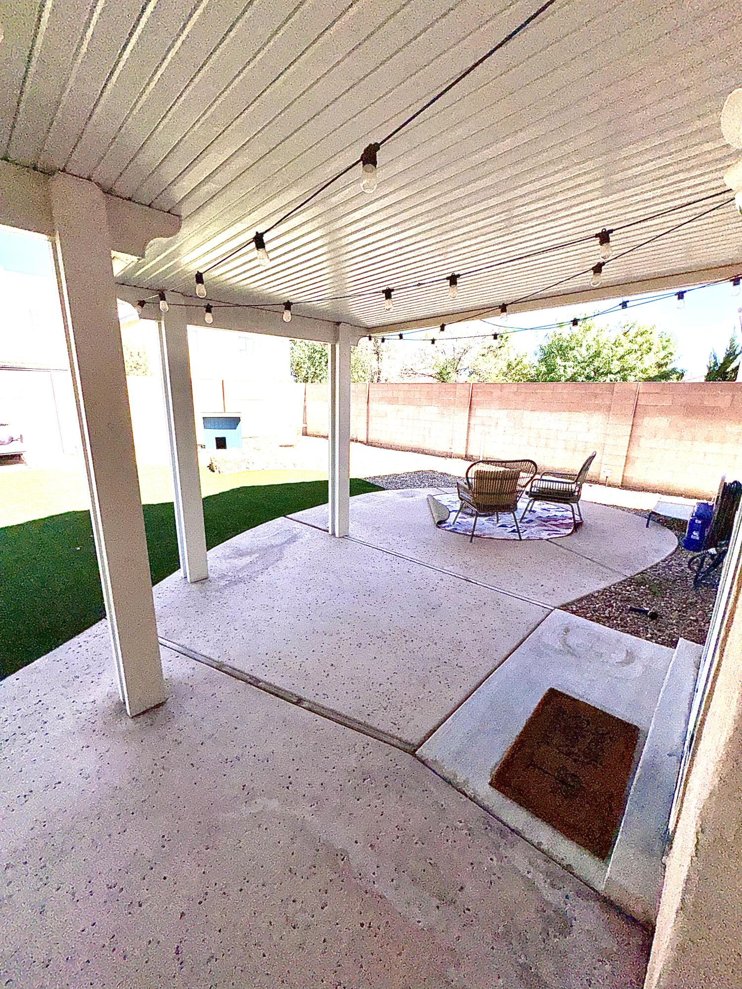 7039 Casa Elena Drive NE