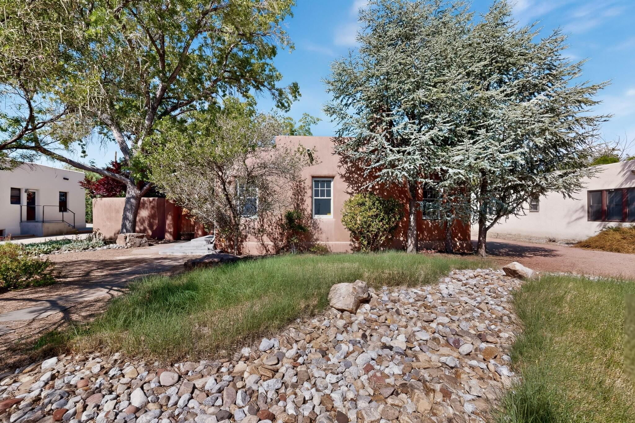 315 Solano Drive NE