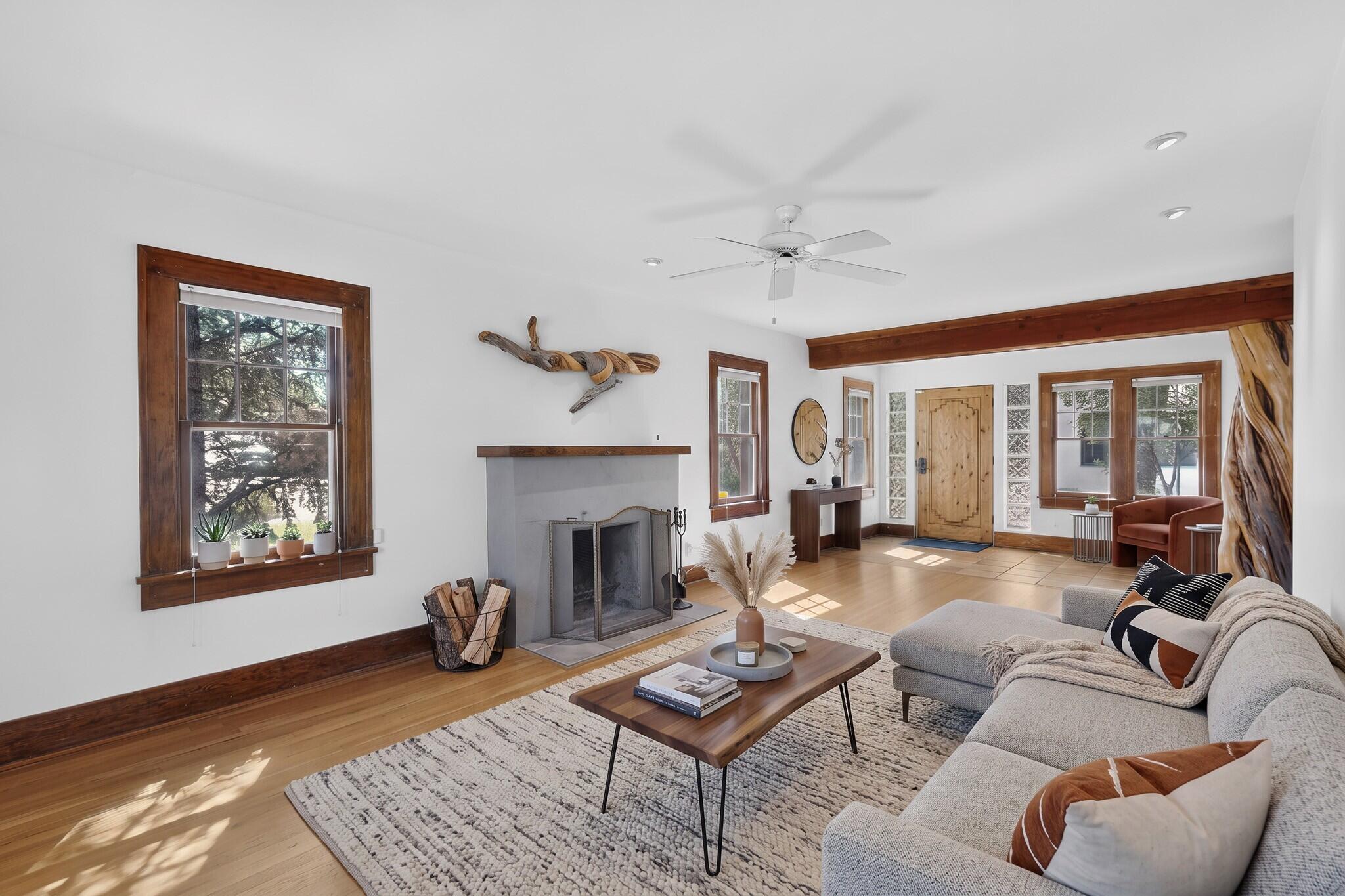 315 Solano Drive NE