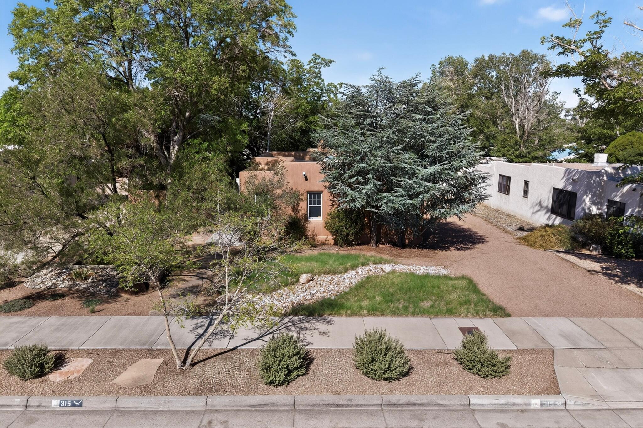 315 Solano Drive NE