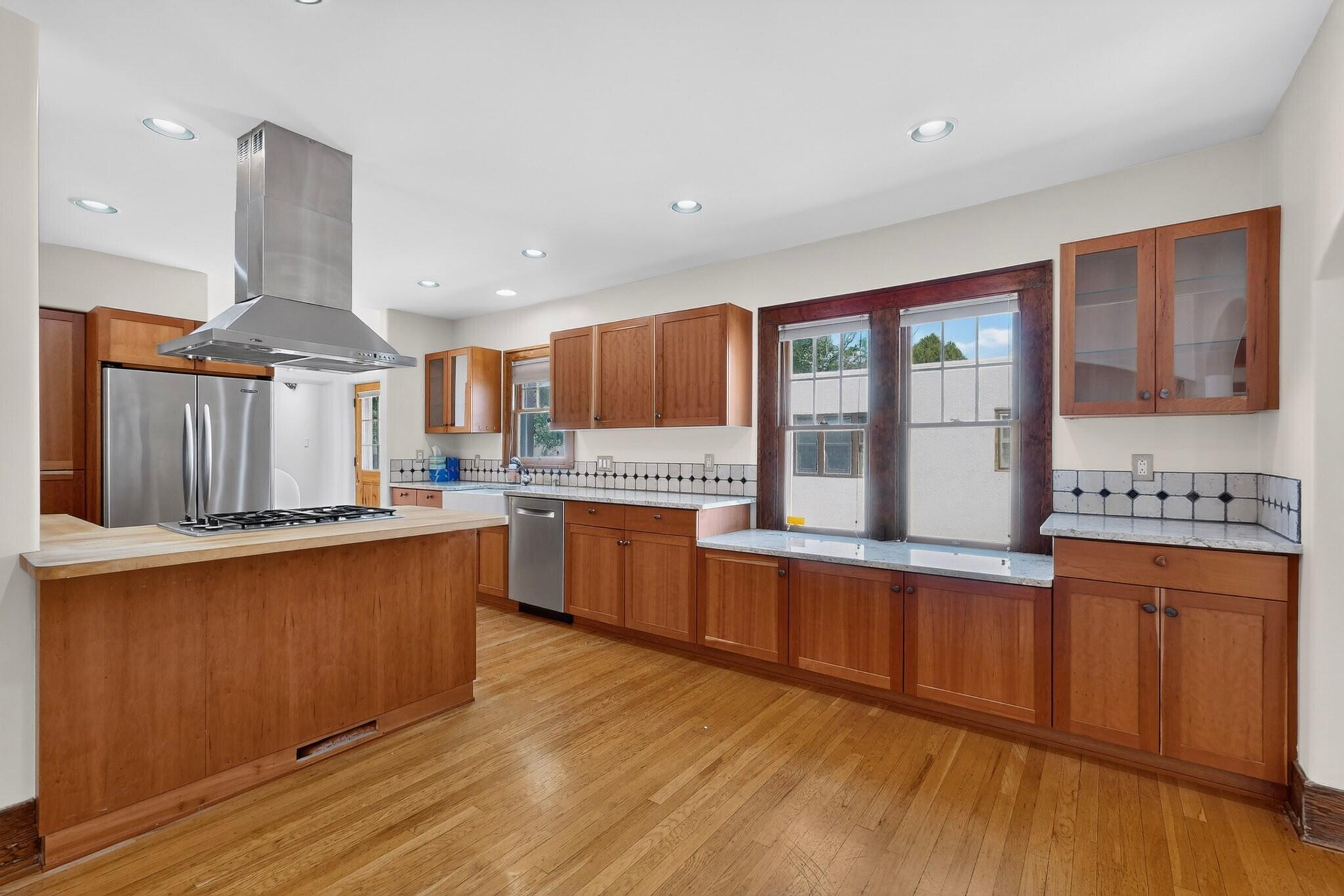 315 Solano Drive NE