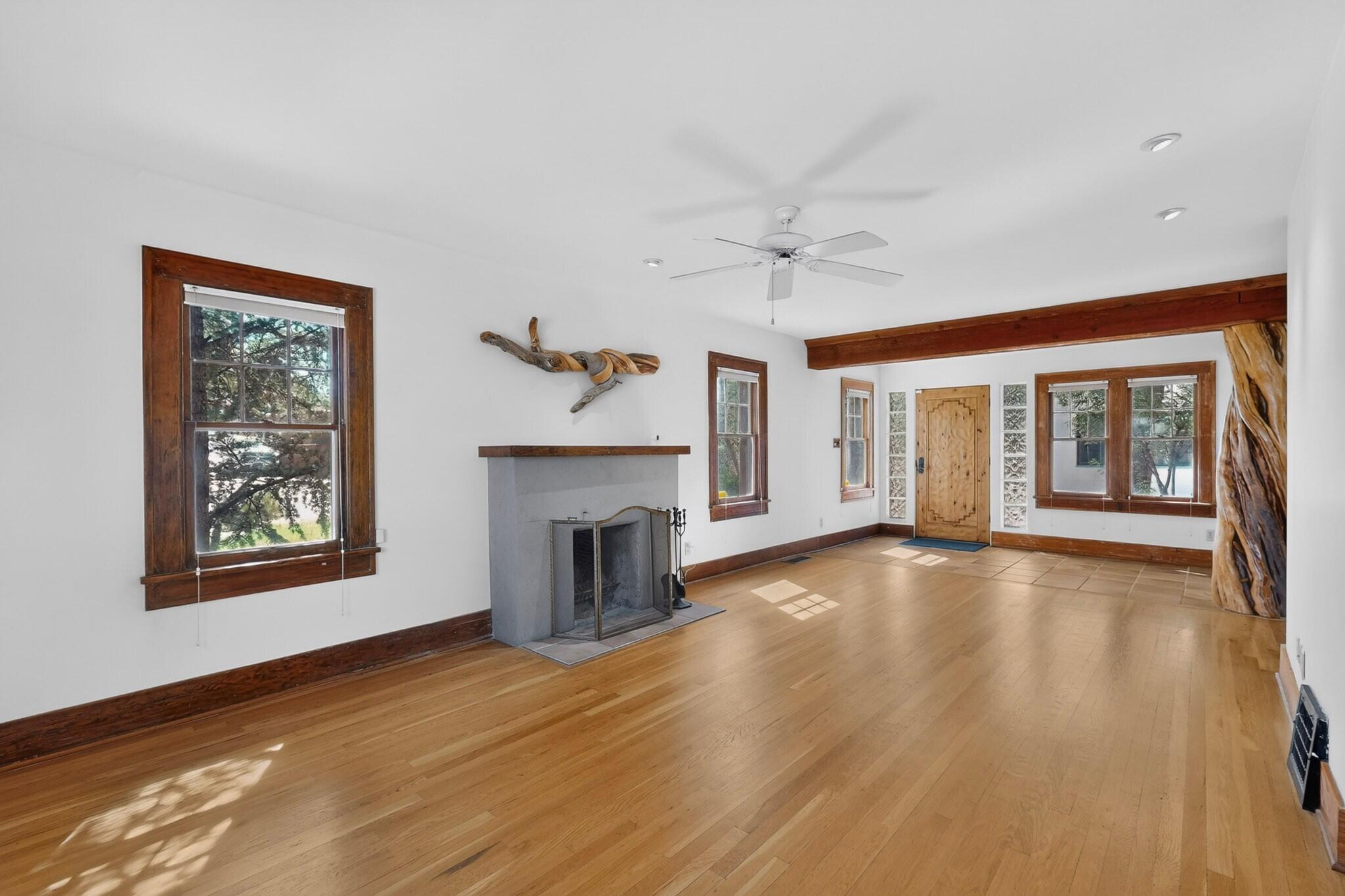 315 Solano Drive NE