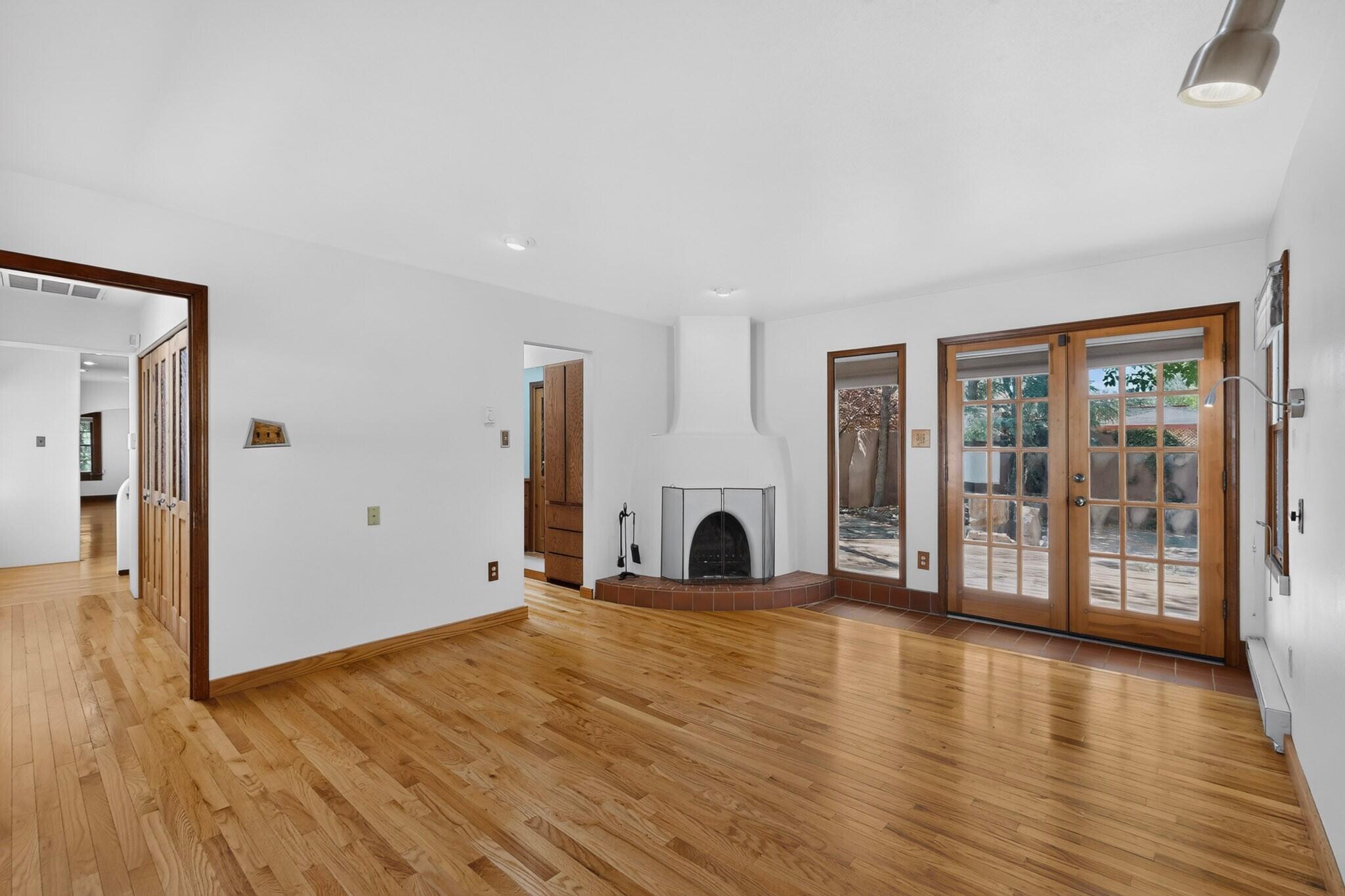 315 Solano Drive NE
