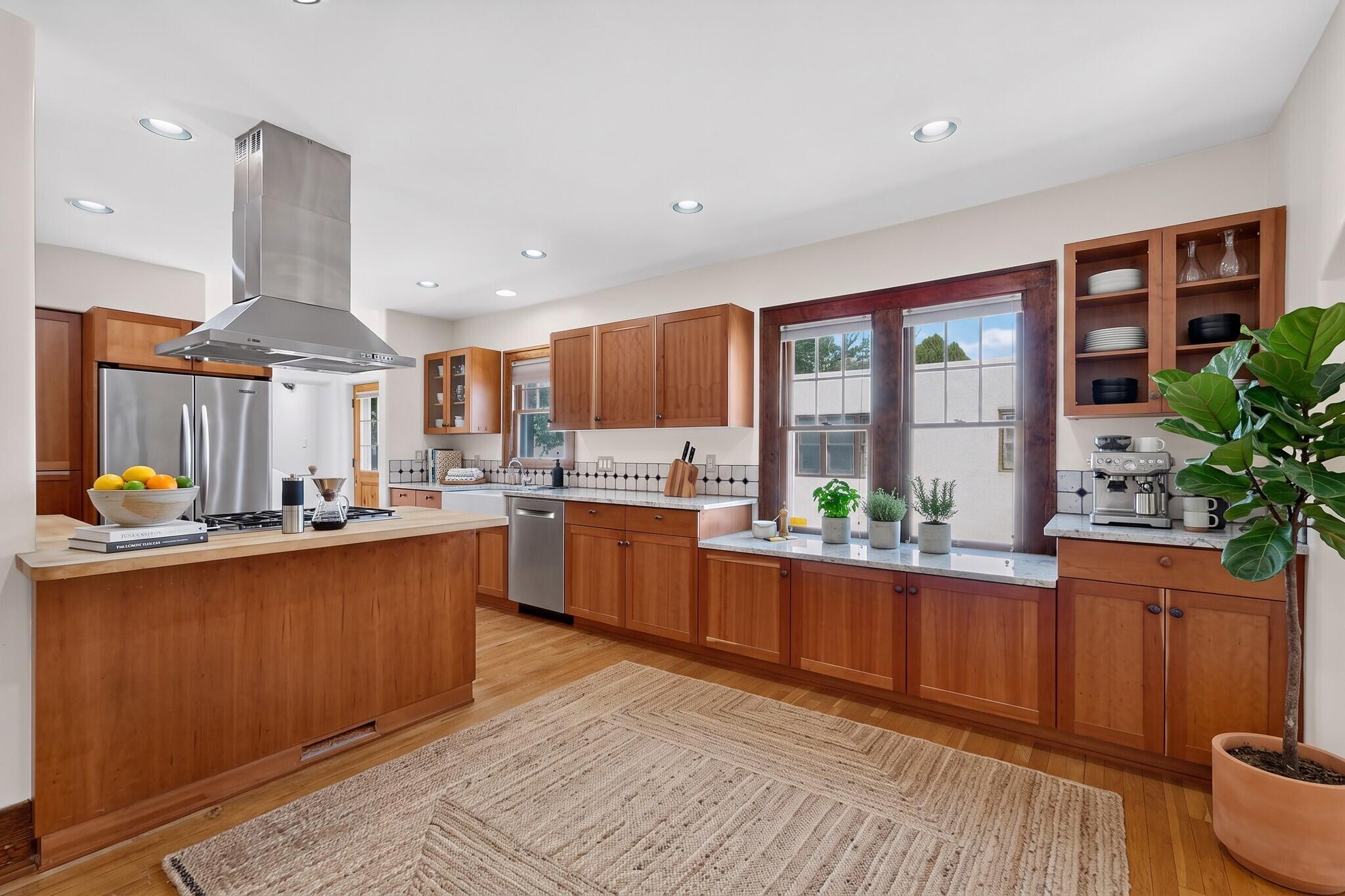 315 Solano Drive NE