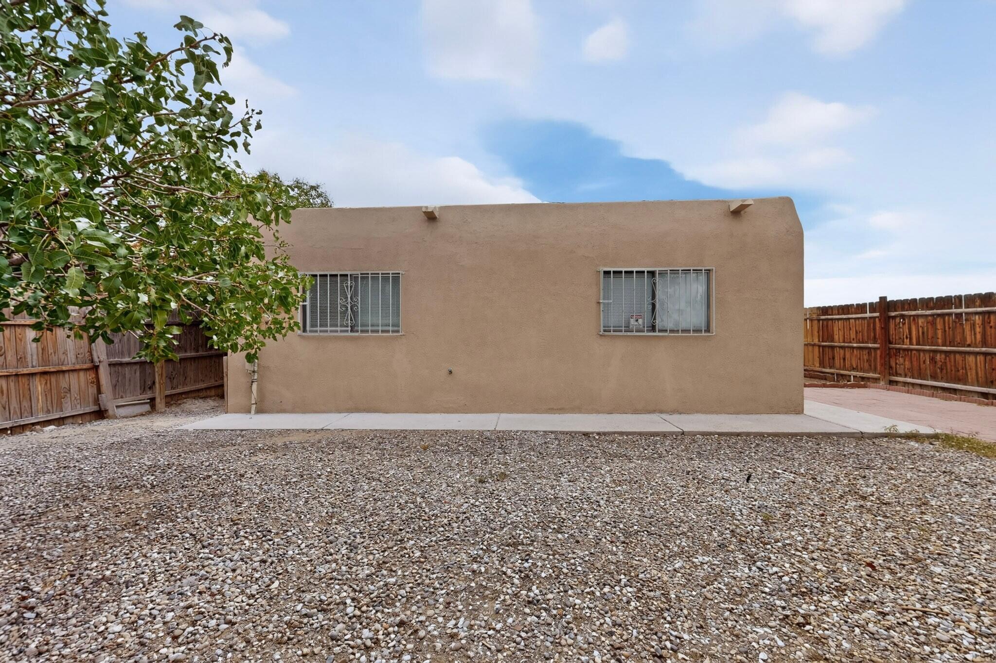 6075 Redlands Road NW