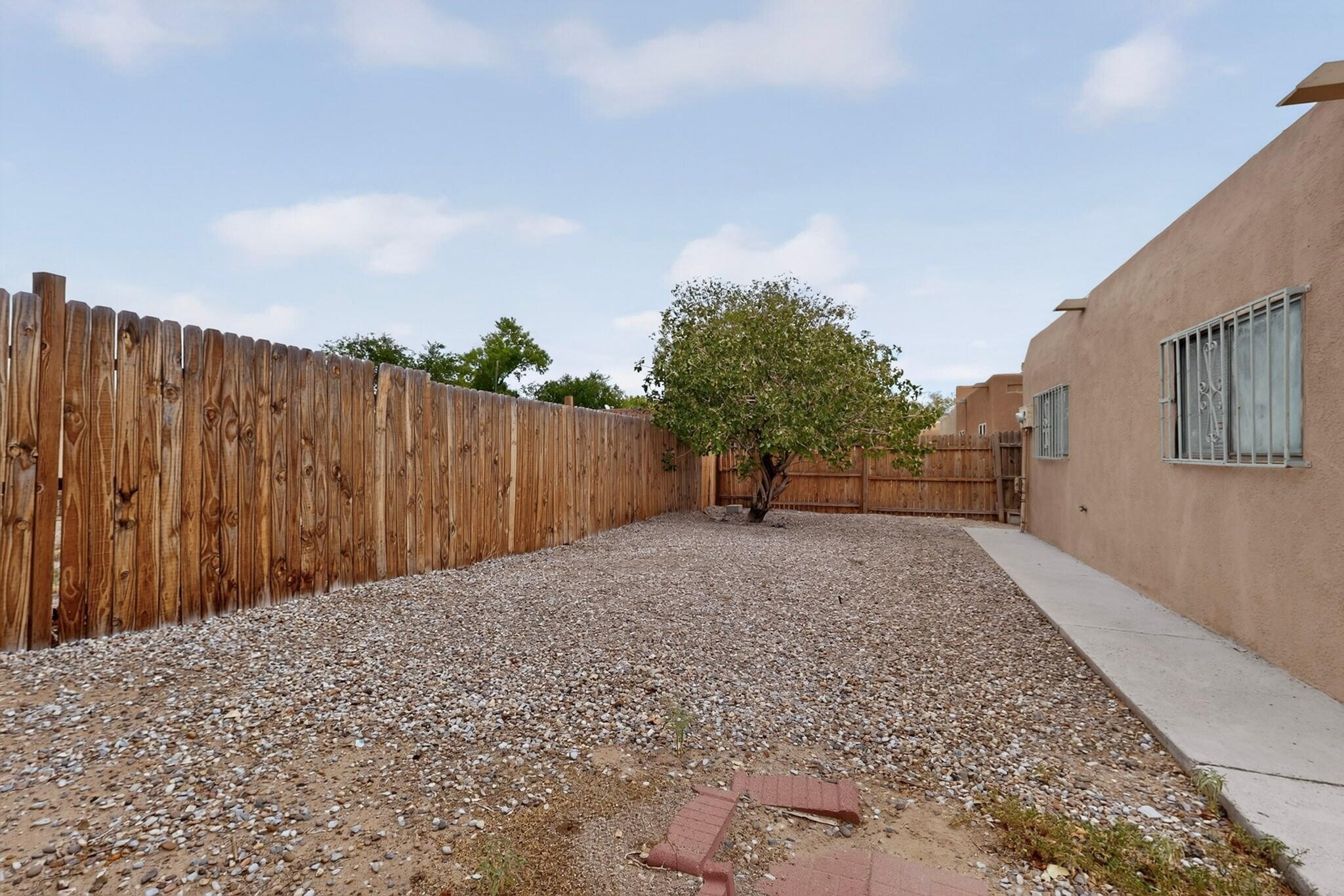 6075 Redlands Road NW