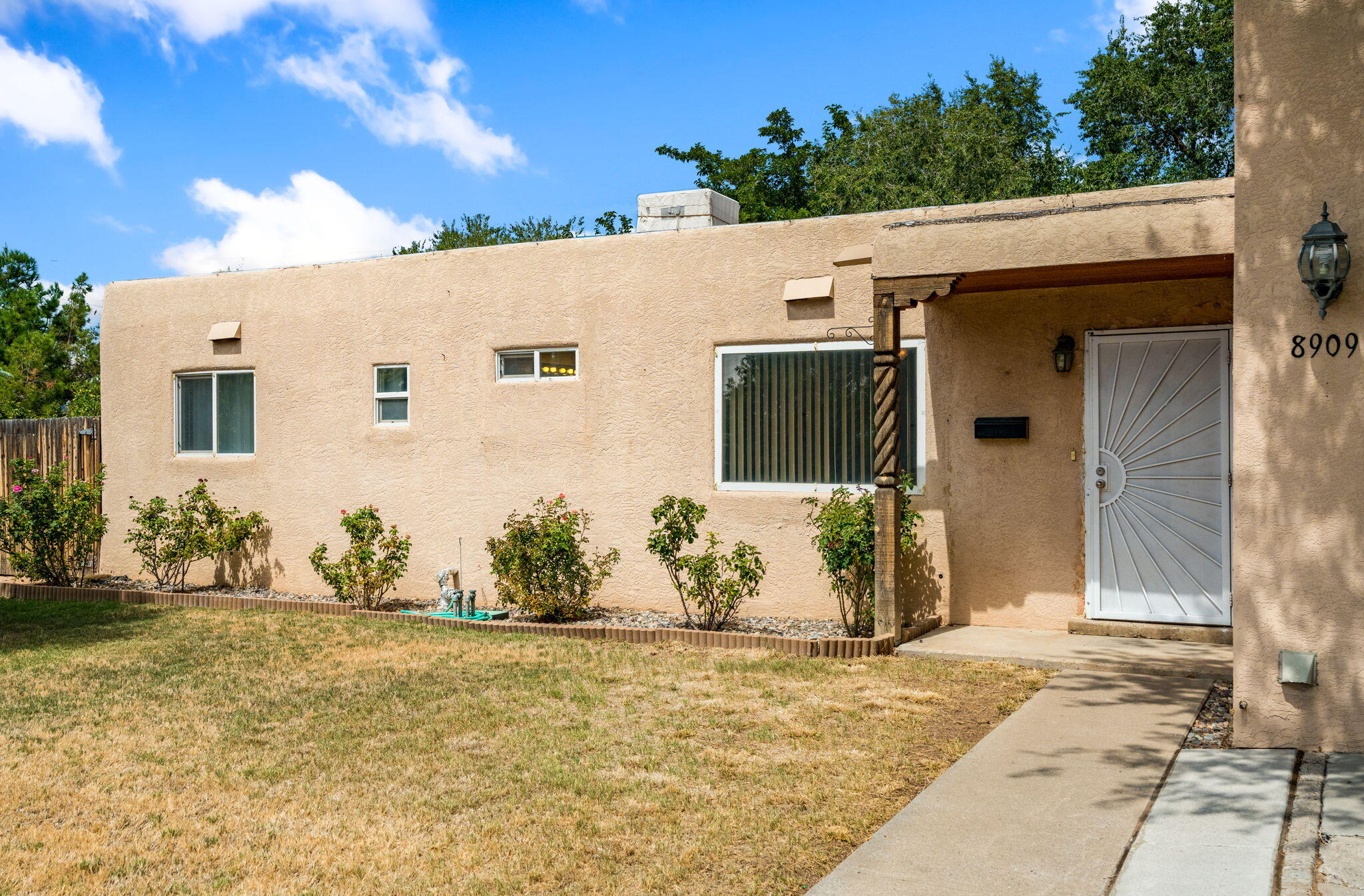 8909 Shoshone Road NE