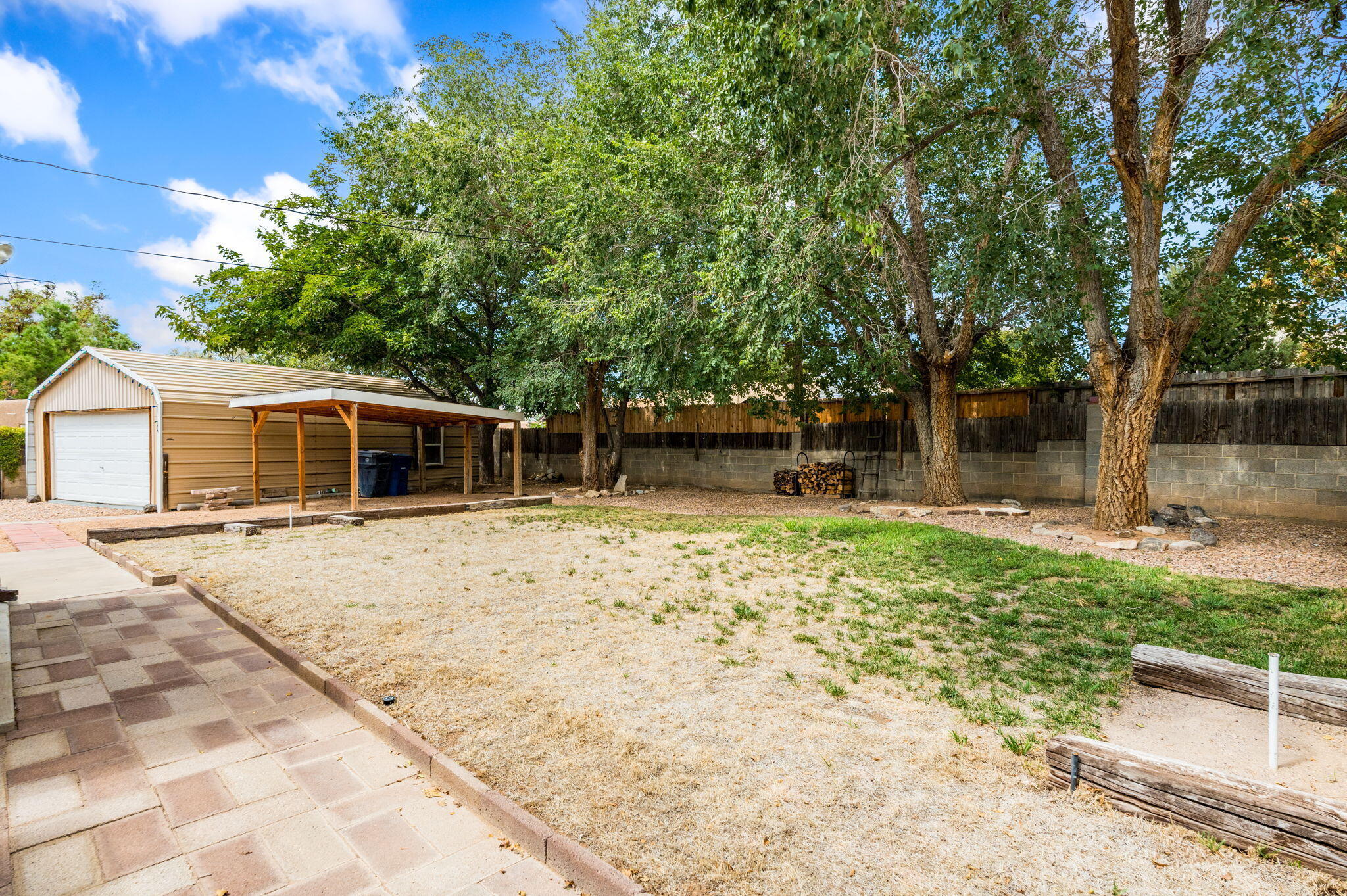 8909 Shoshone Road NE