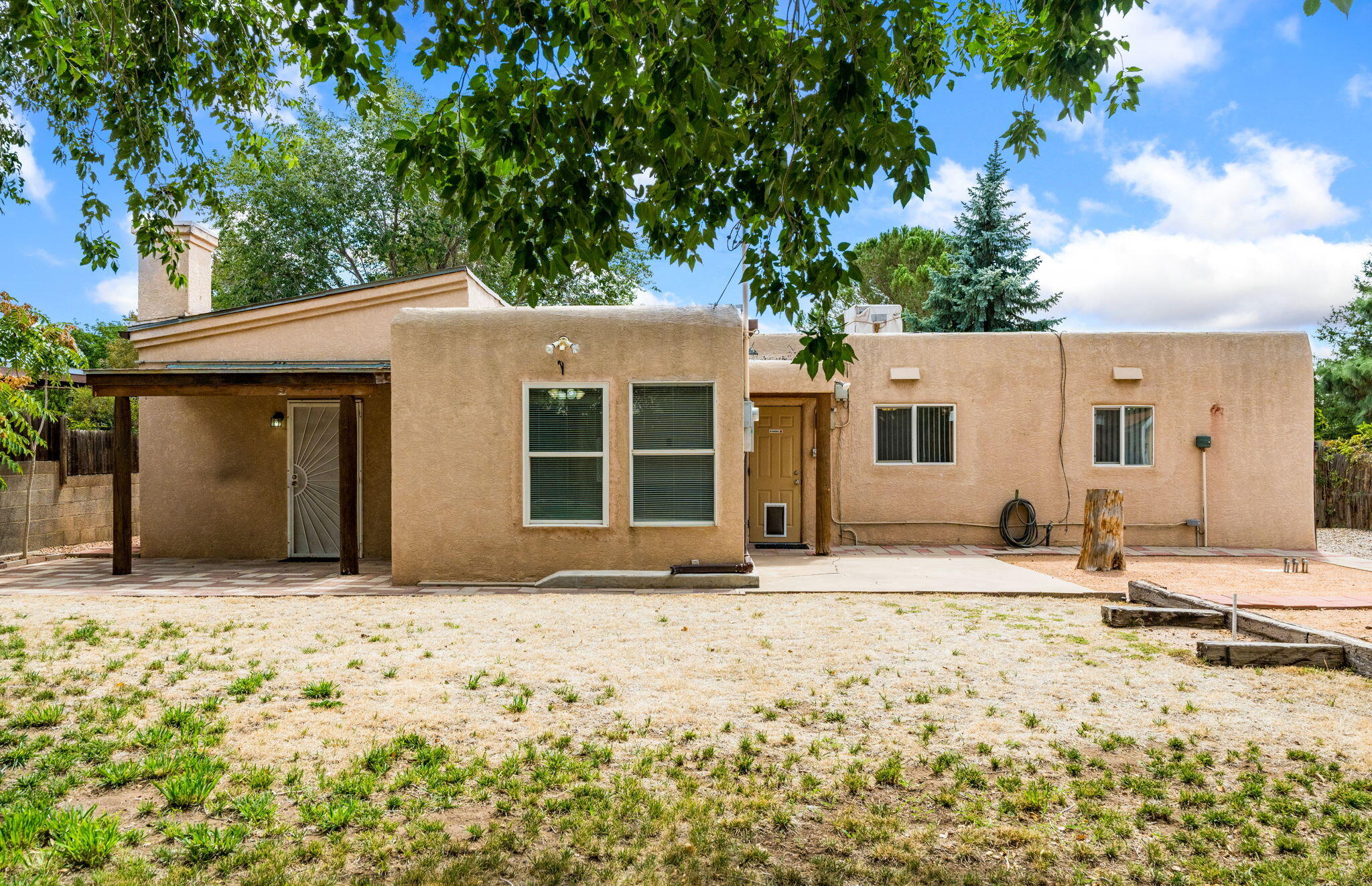 8909 Shoshone Road NE