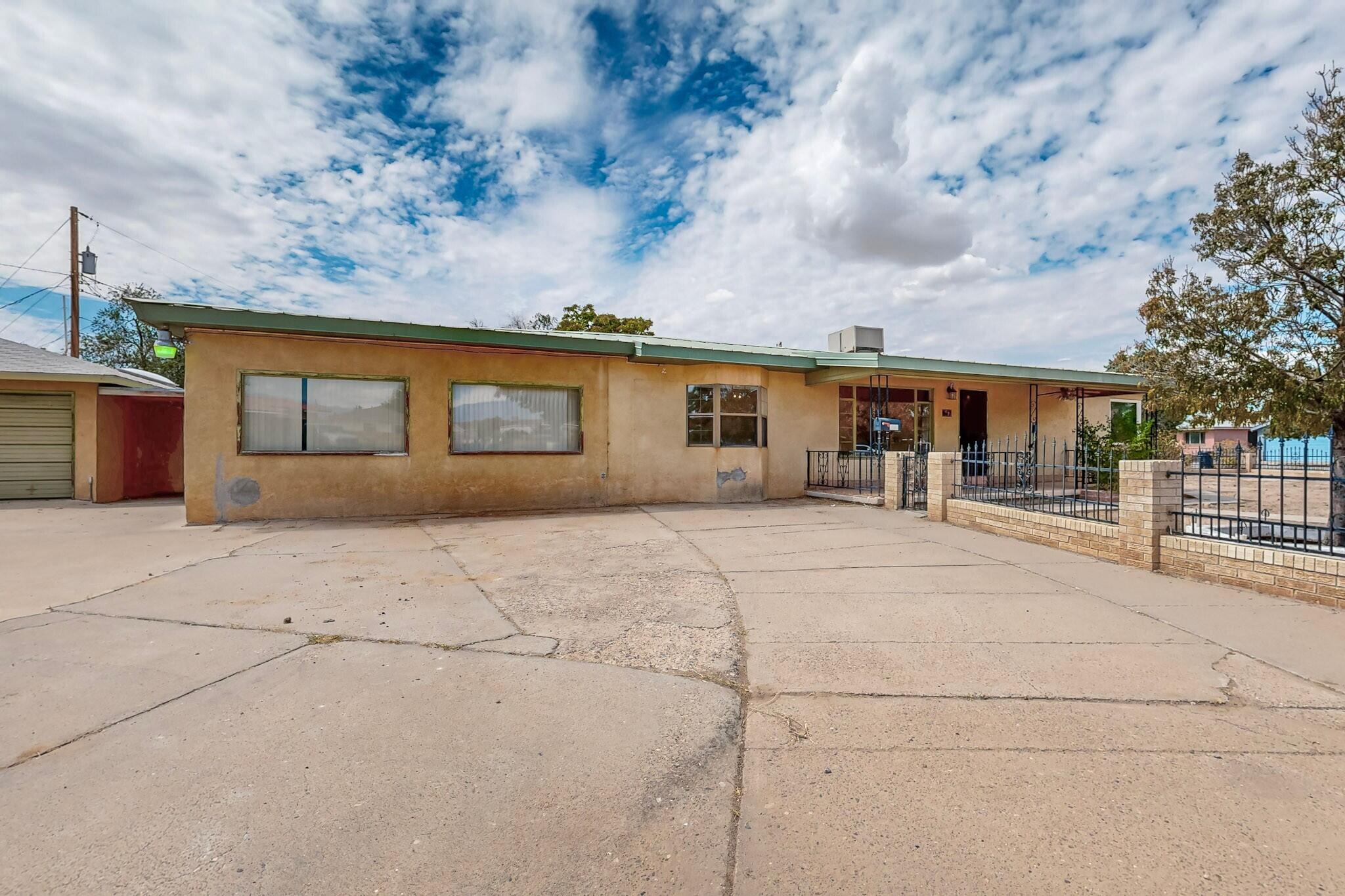 617 Loma Hermosa Drive NW