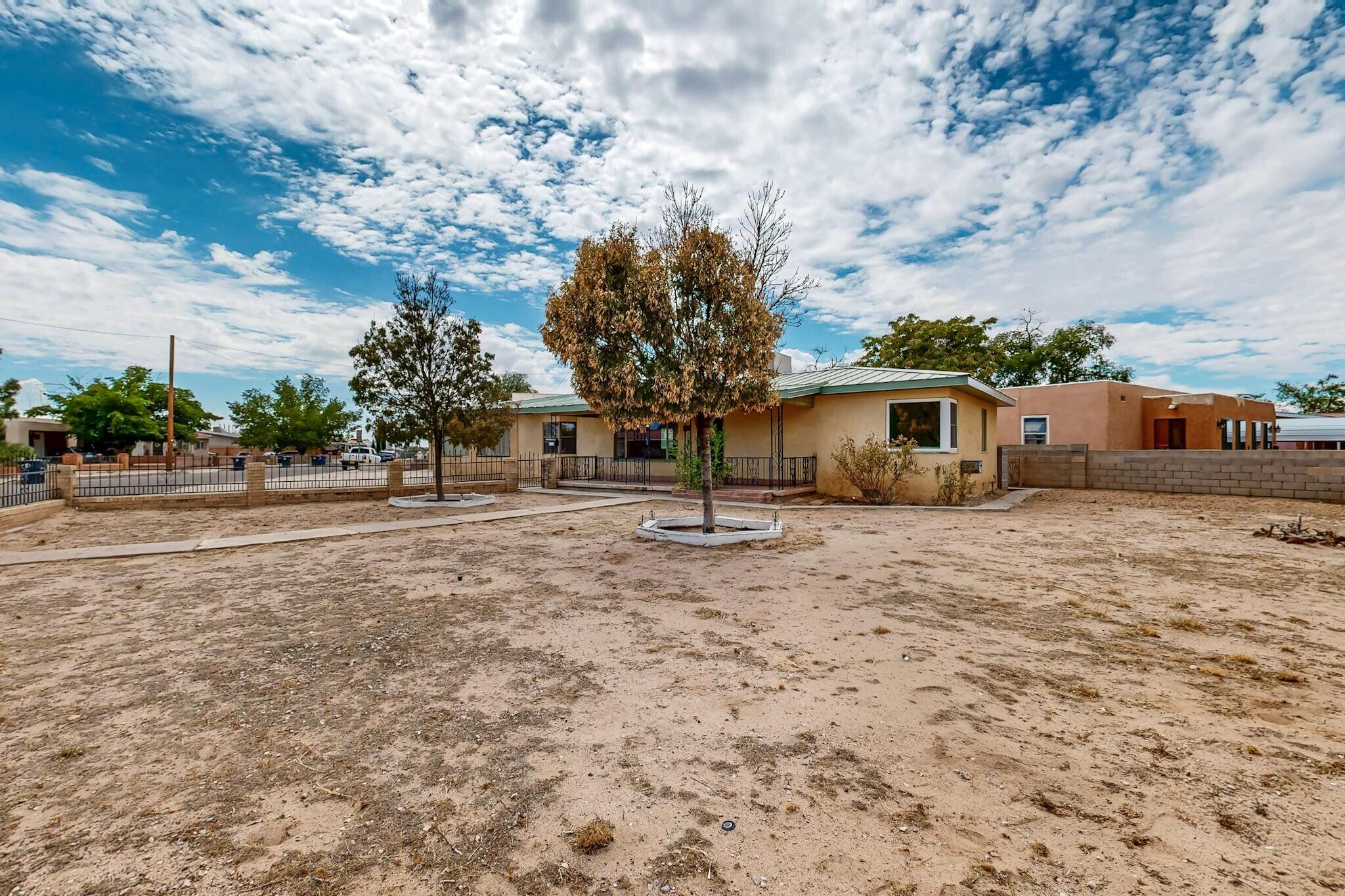 617 Loma Hermosa Drive NW