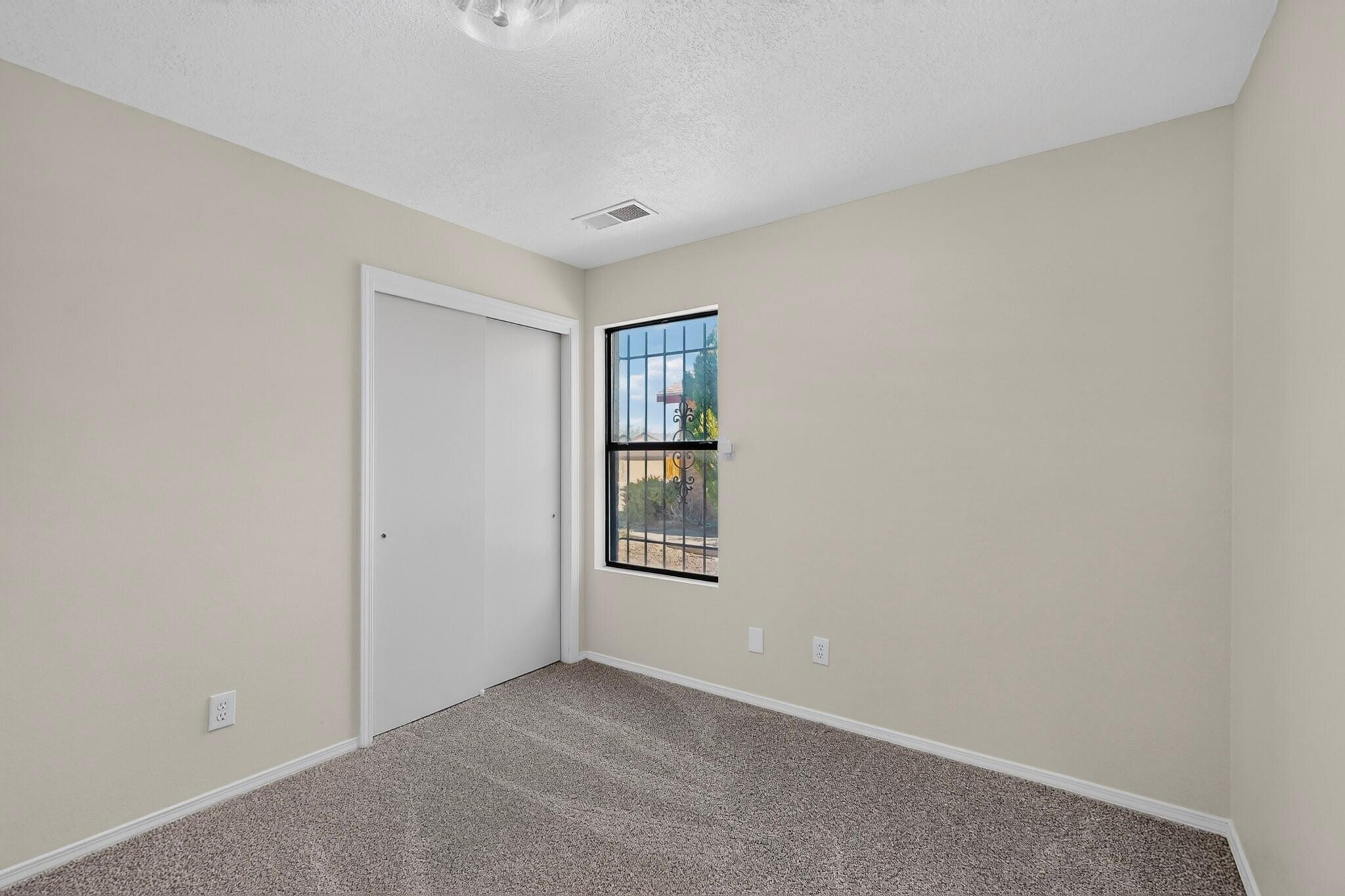 884 Entrada Drive SW