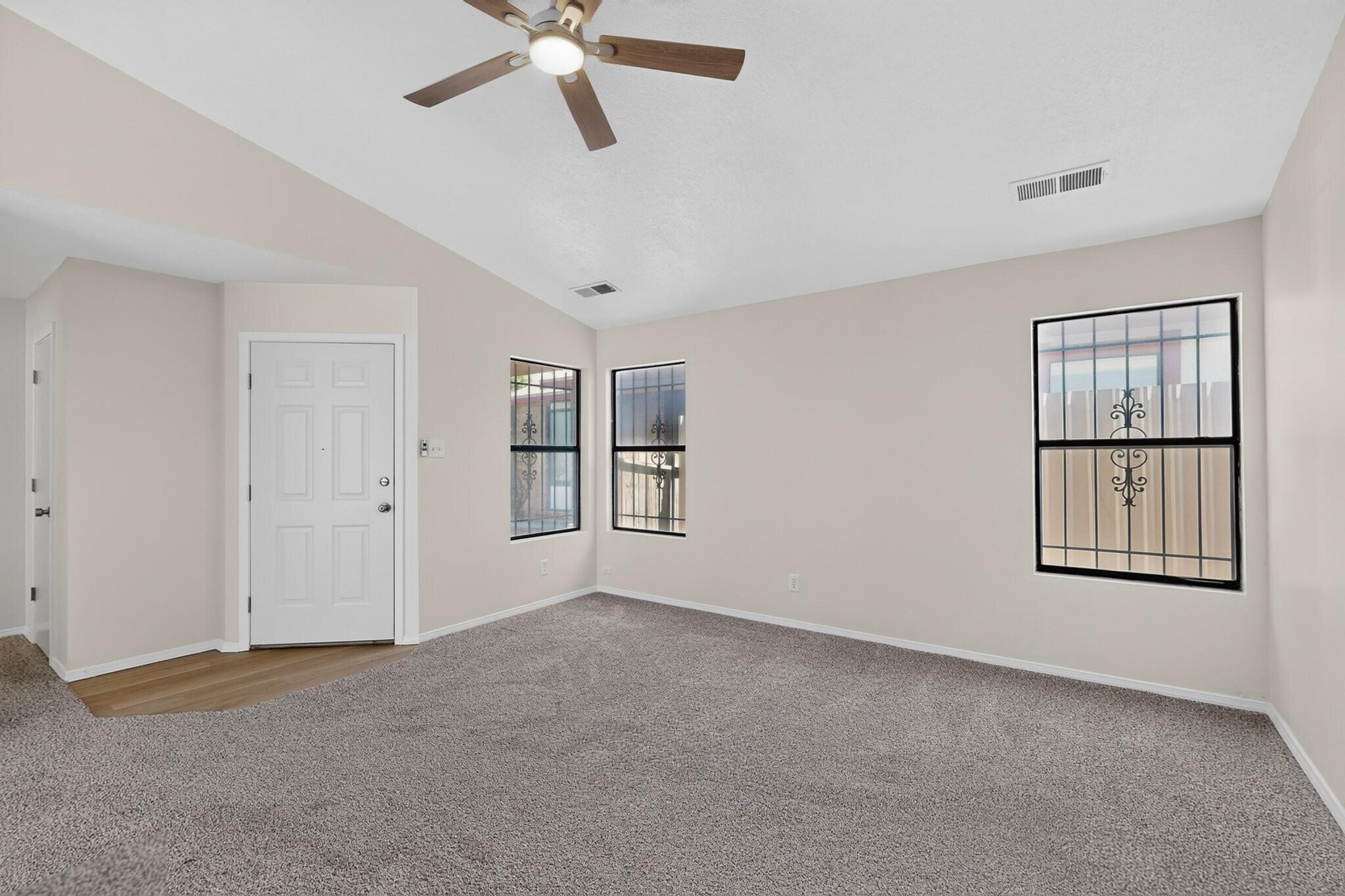 884 Entrada Drive SW