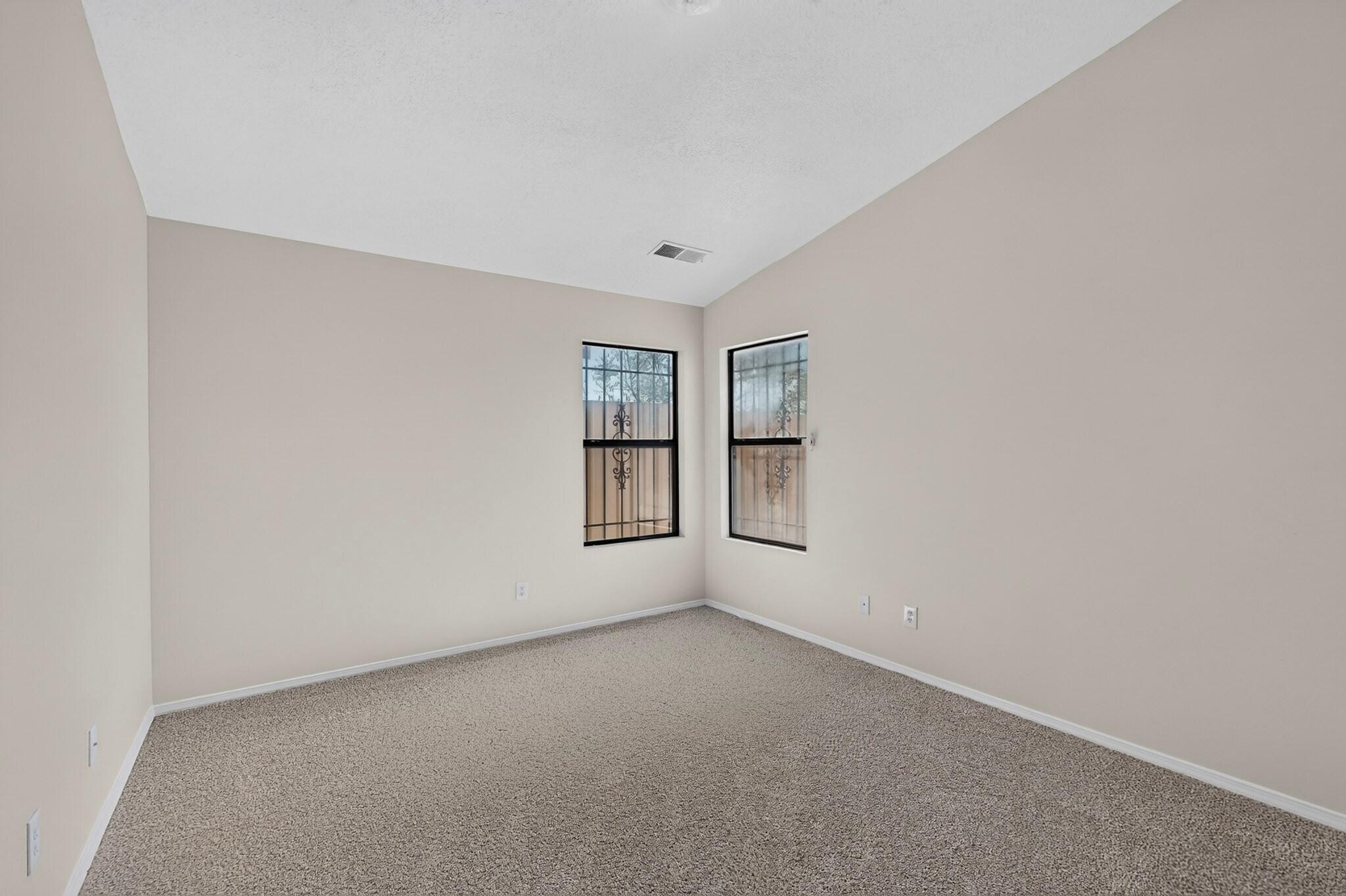 884 Entrada Drive SW