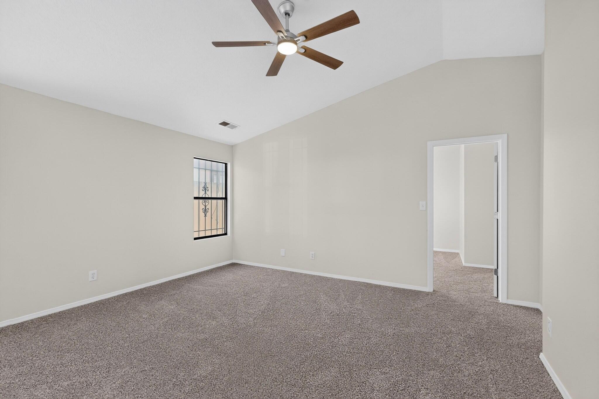 884 Entrada Drive SW